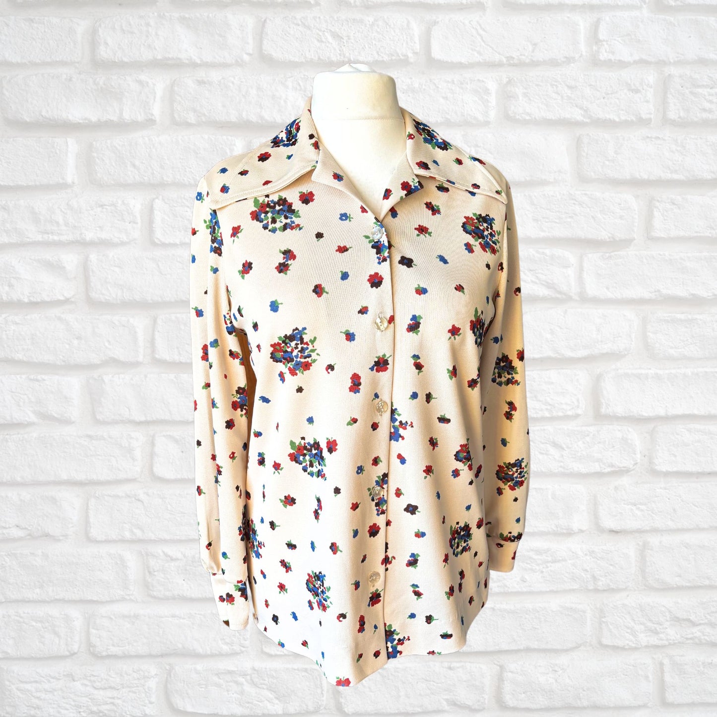 Vintage 1970s Cream Floral Dagger Collar Blouse by Hedy Knits of California .Approx UK size 14-16