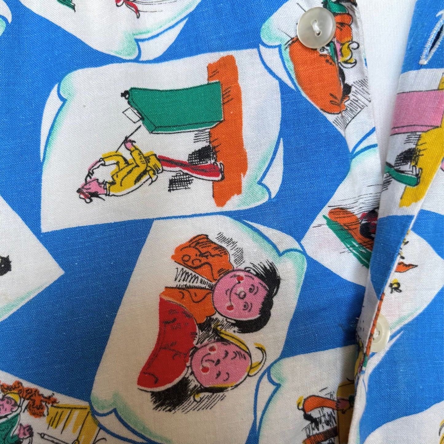 70s Blue Cartoon Novelty Print Vintage Cotton Shirt. Approx UK size M (men) 14-16( women )