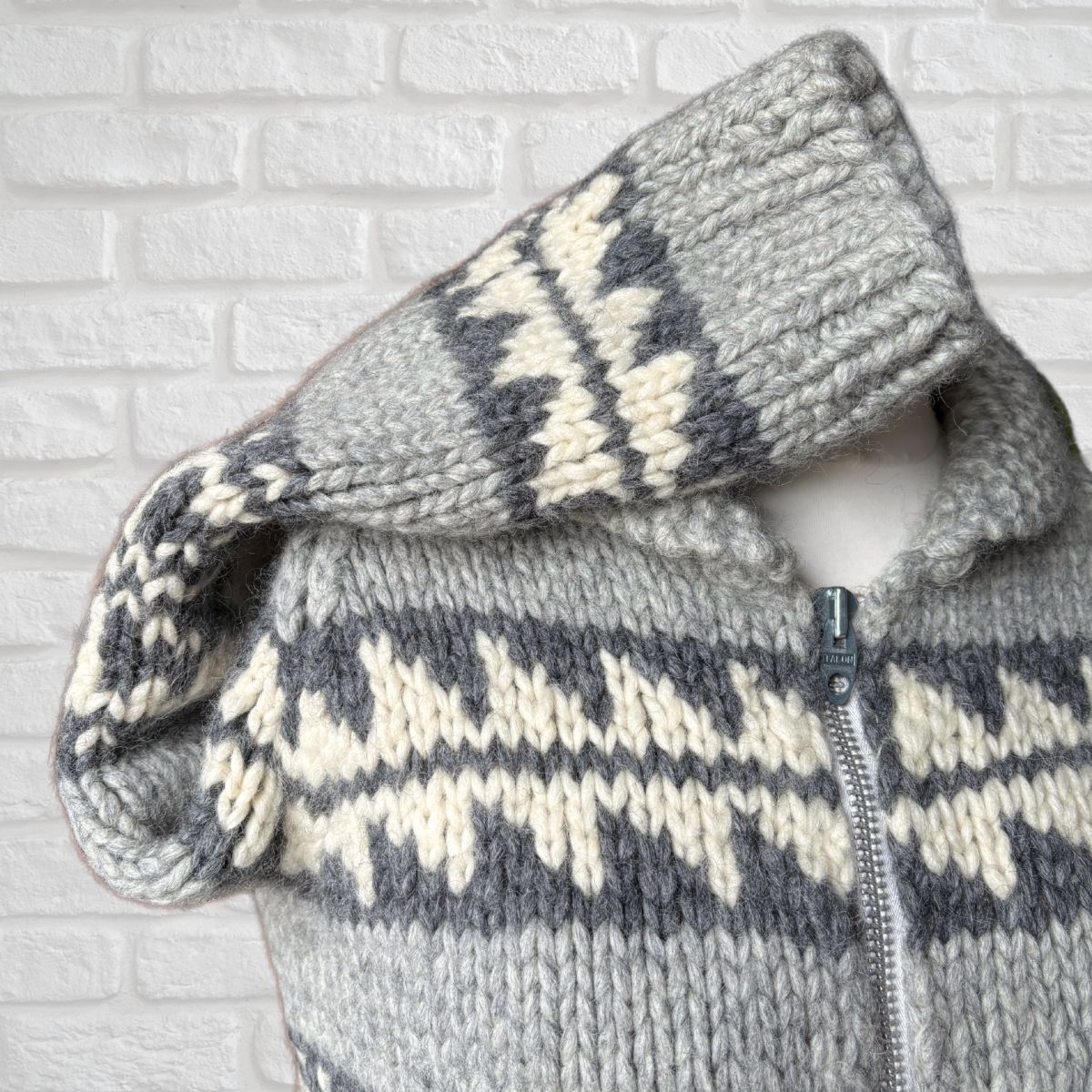 Cowichan Style 70s Vintage Chunky Grey Wool Zip Up Cardigan. Approx UK size S - M ( men)/12-16 ( women)