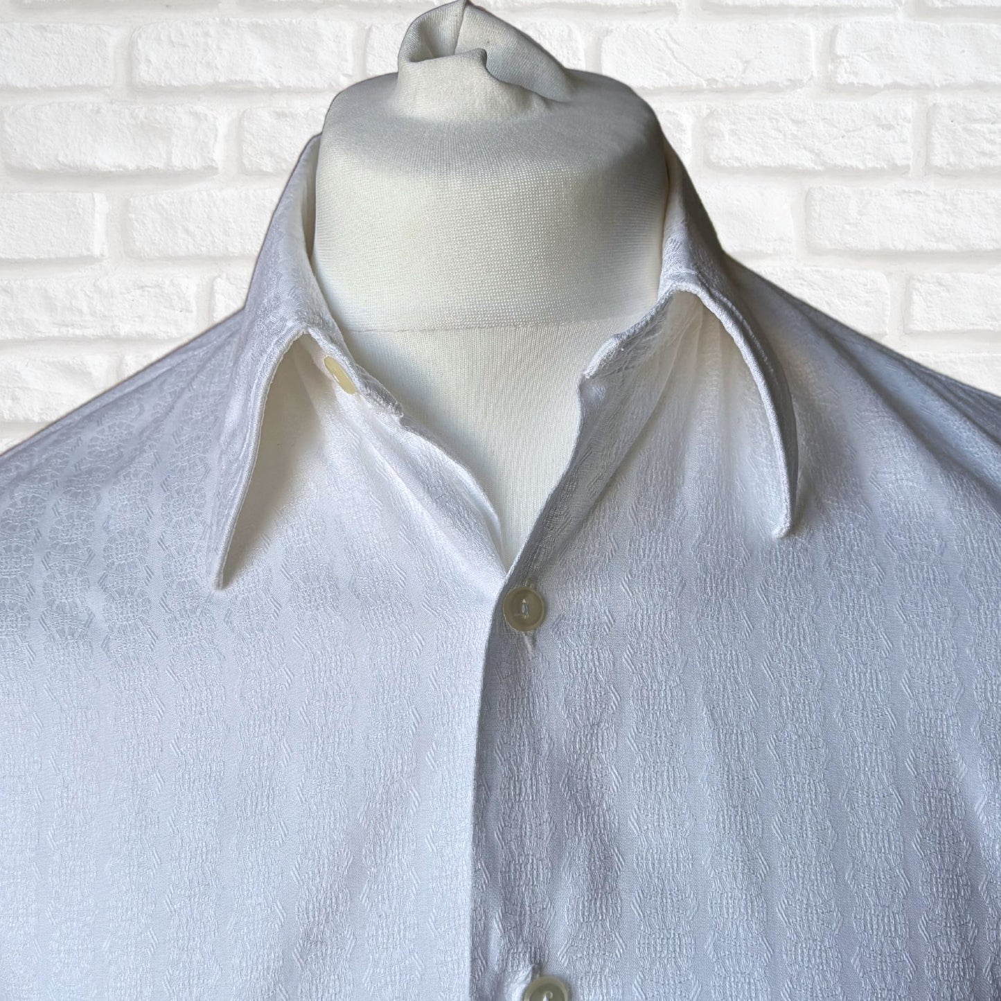 70s White Long Sleeved Cotton Vintage Shirt. Approx UK size M (men) 12 -14 (women)
