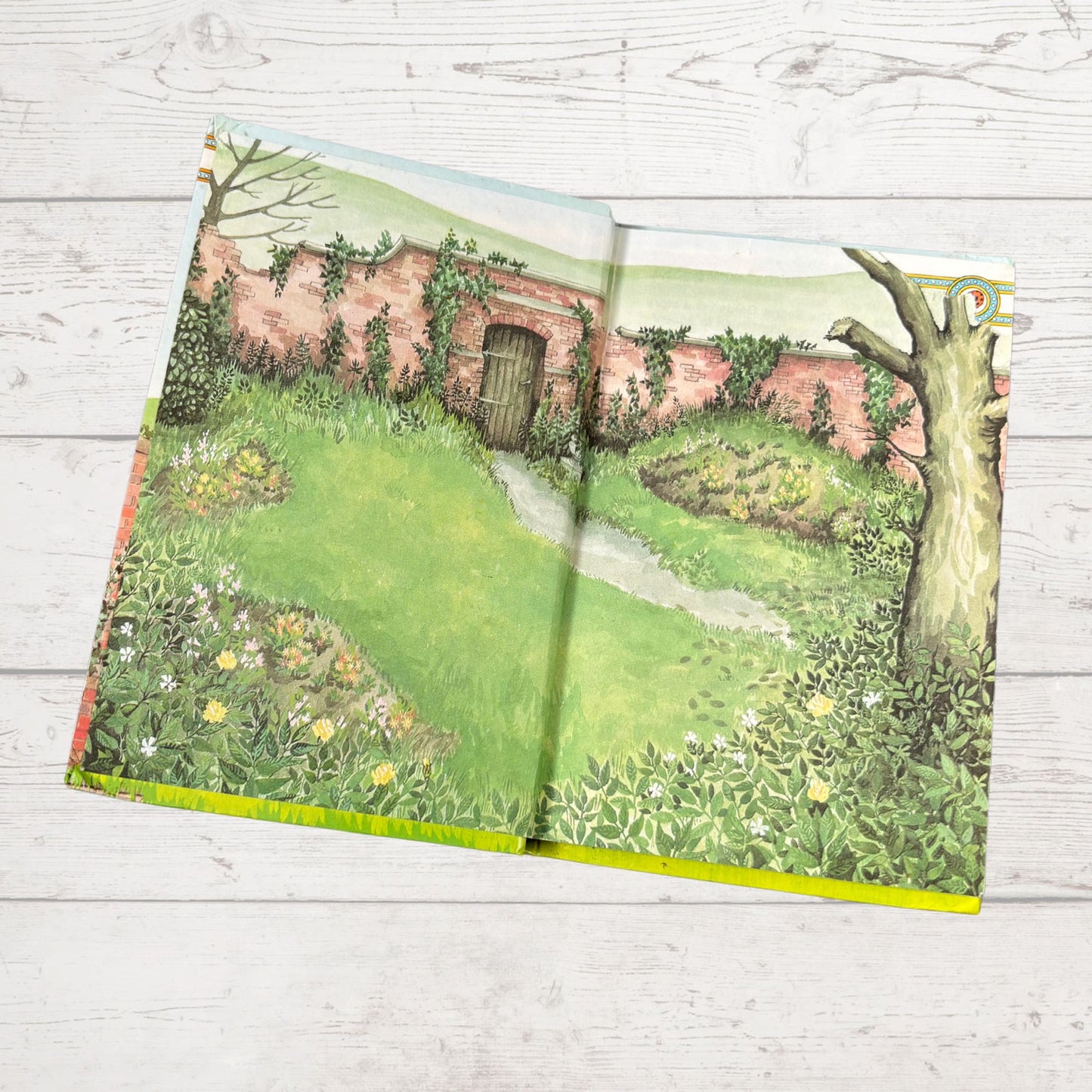 The Secret Garden  : 80s Vintage Ladybird Book. Children’s Classics - Nostalgic gift idea