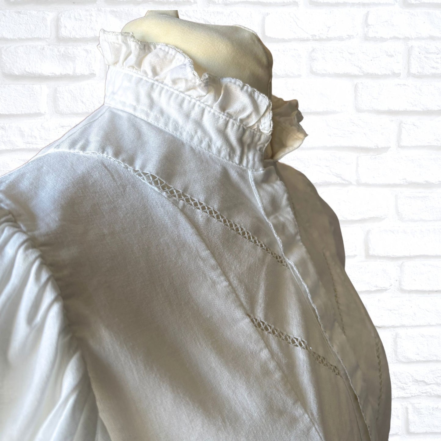 Vintage White Cotton Blouse with Frill Collar. Approx UK size 12-14