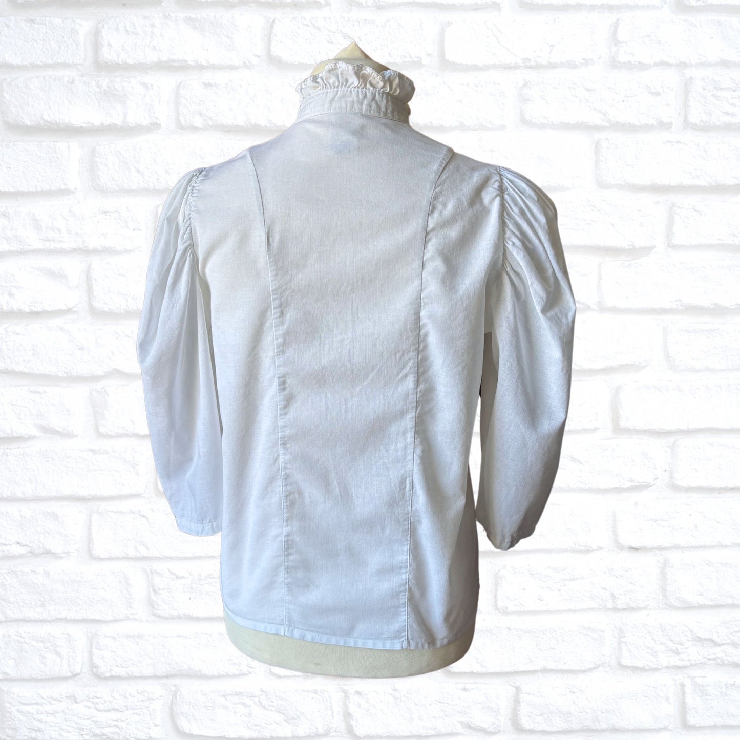 Vintage White Cotton Blouse with Frill Collar. Approx UK size 12-14
