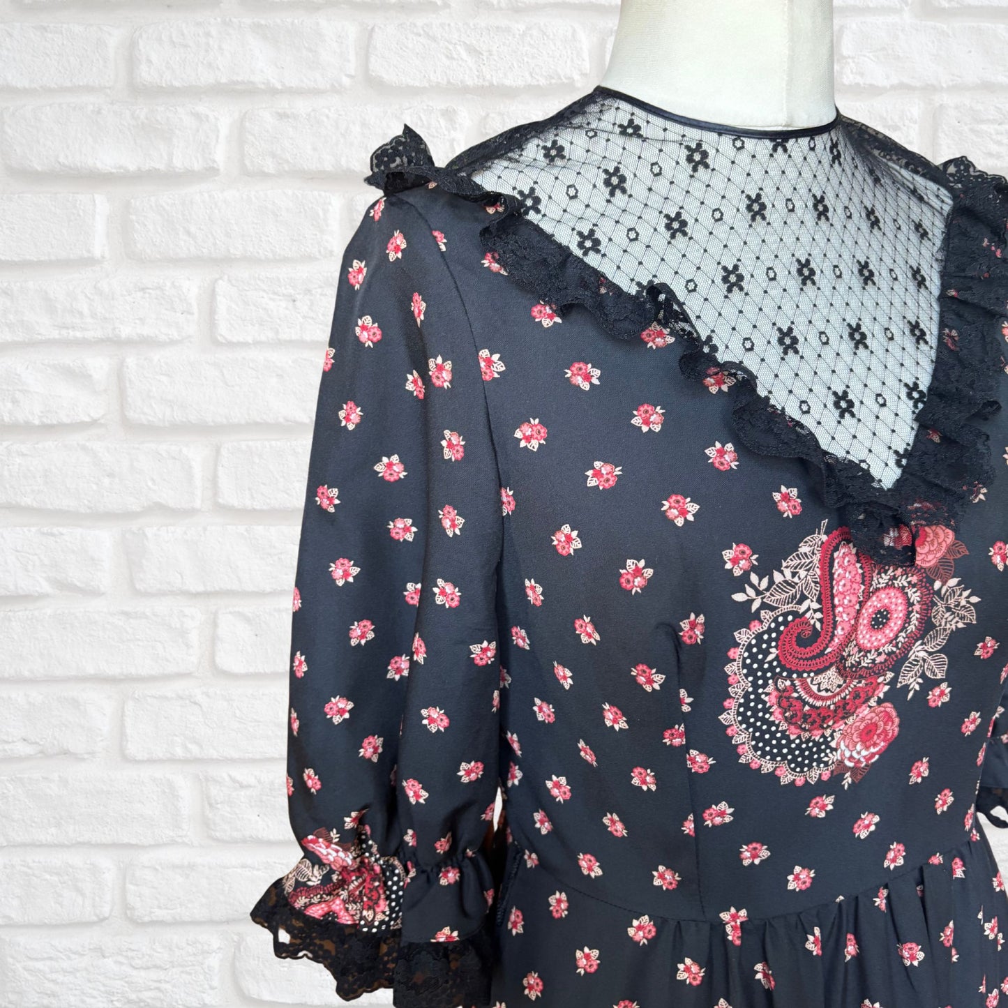90s Dark Floral and Lace Maxi Vintage Dress. Approx UK size 12
