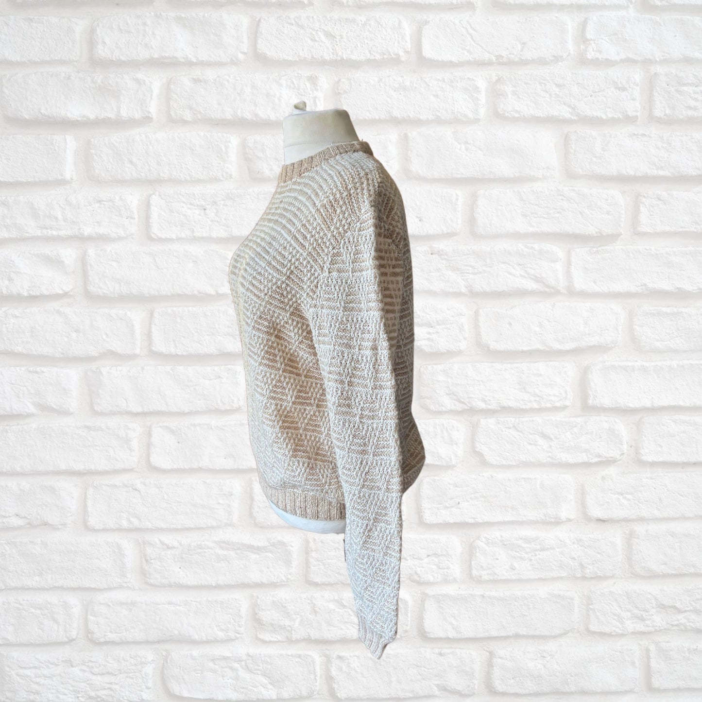 Beige and White Chunky Crew Neck Vintage Jumper.Approx UK size 16-20