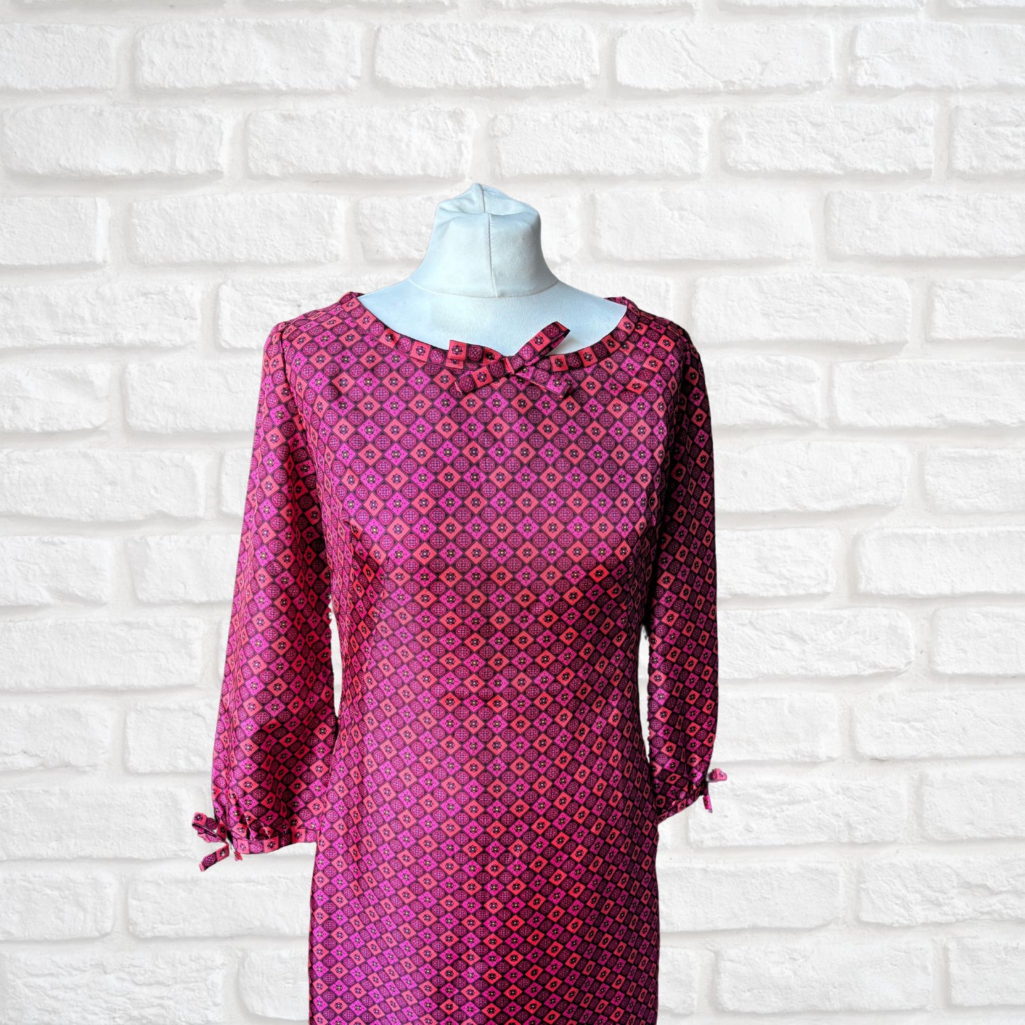 Vintage 60s Jaeger Vibrant Geometric Print Wiggle Dress. Approx U.K. size 8-10