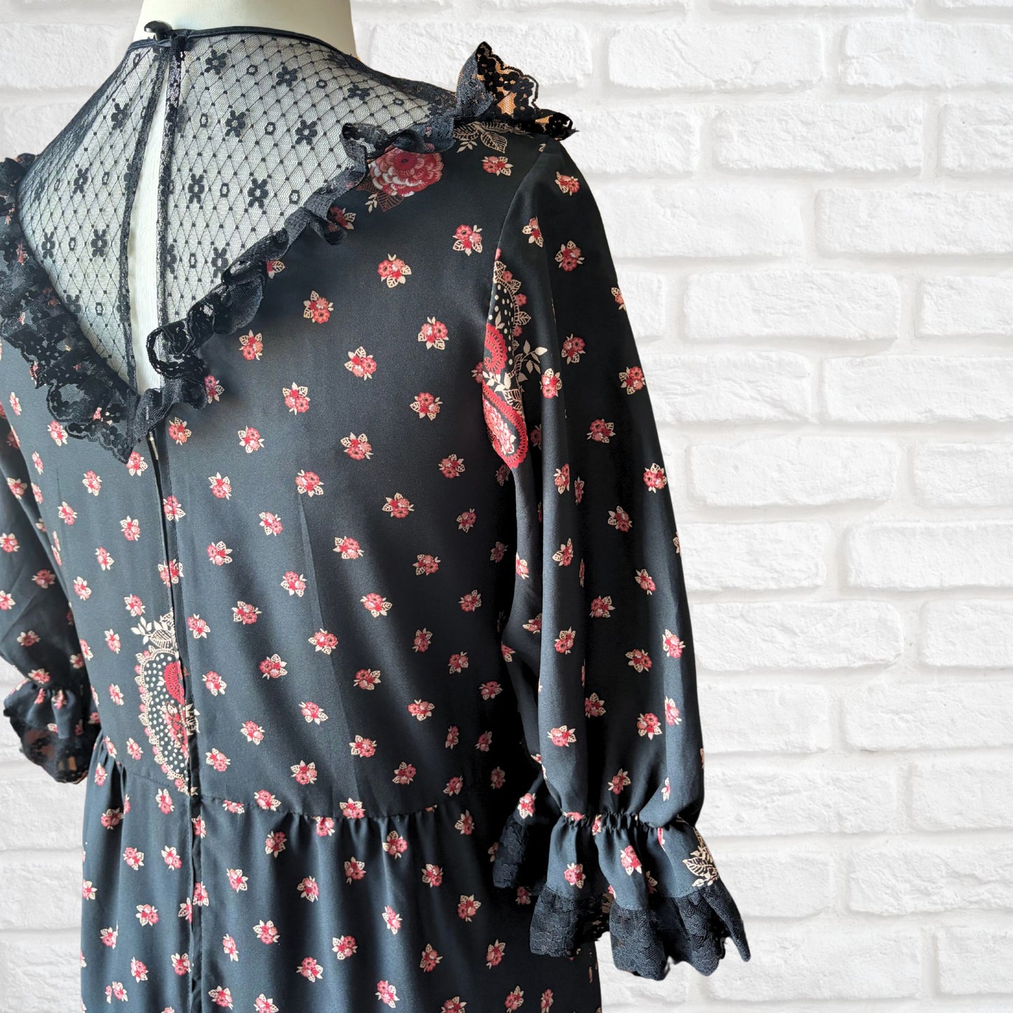 90s Dark Floral and Lace Maxi Vintage Dress. Approx UK size 12