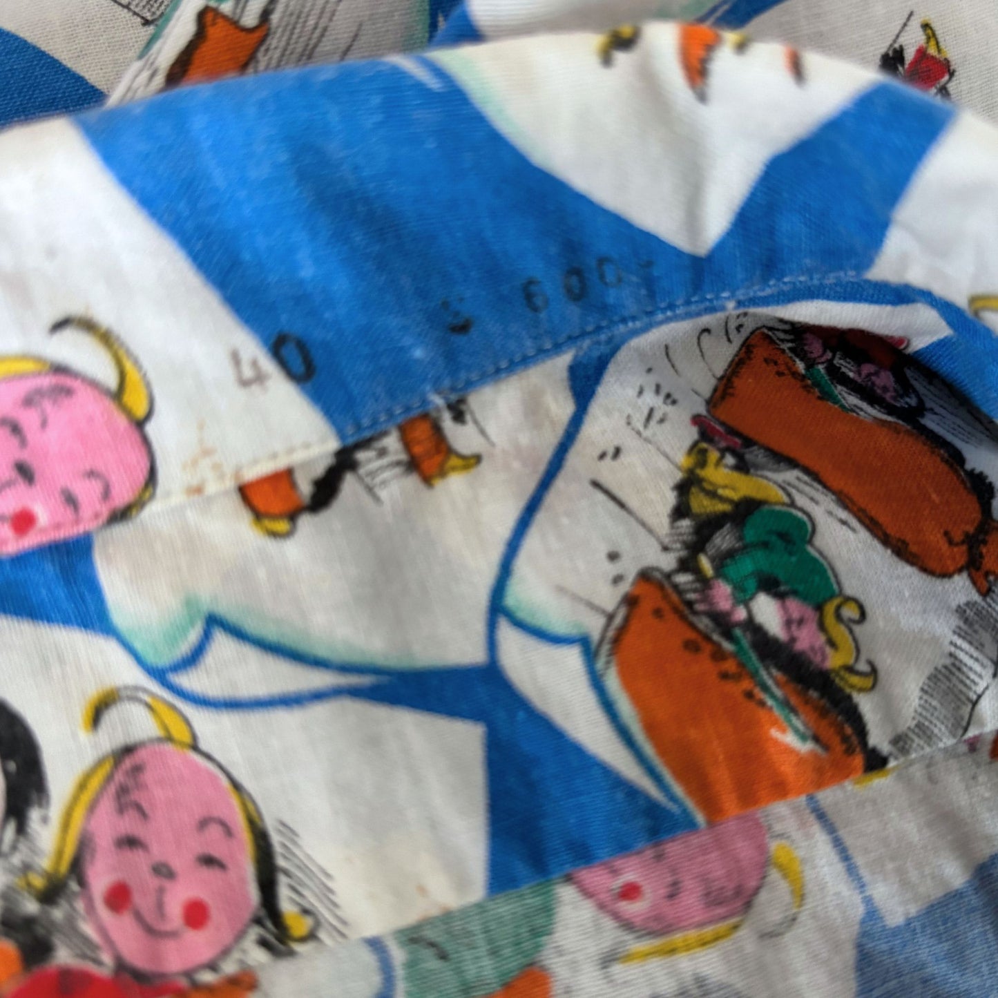 70s Blue Cartoon Novelty Print Vintage Cotton Shirt. Approx UK size M (men) 14-16( women )