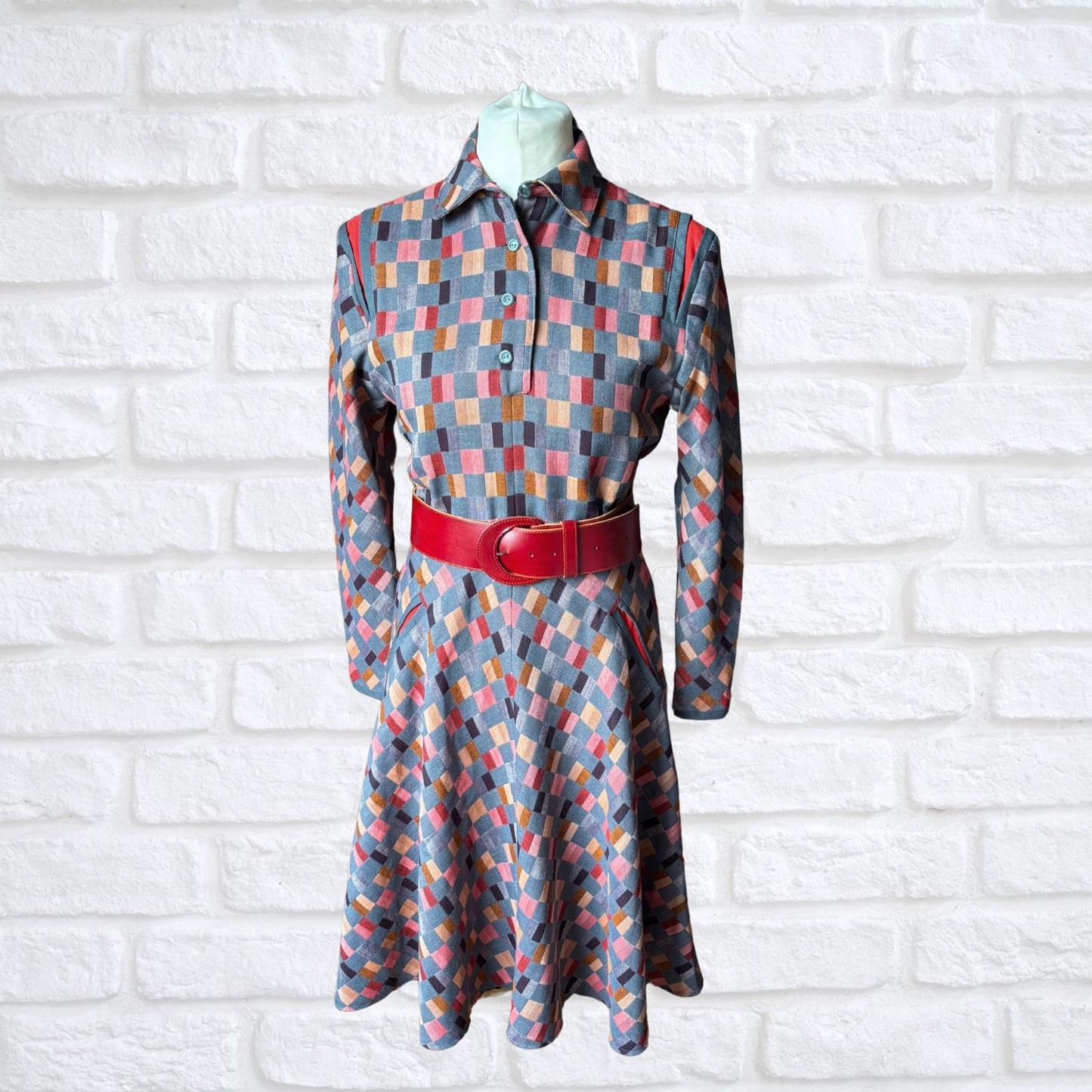 Timeless 80s Vintage Fit and Flare Checked Midi Dress. Approx UK size 12-14