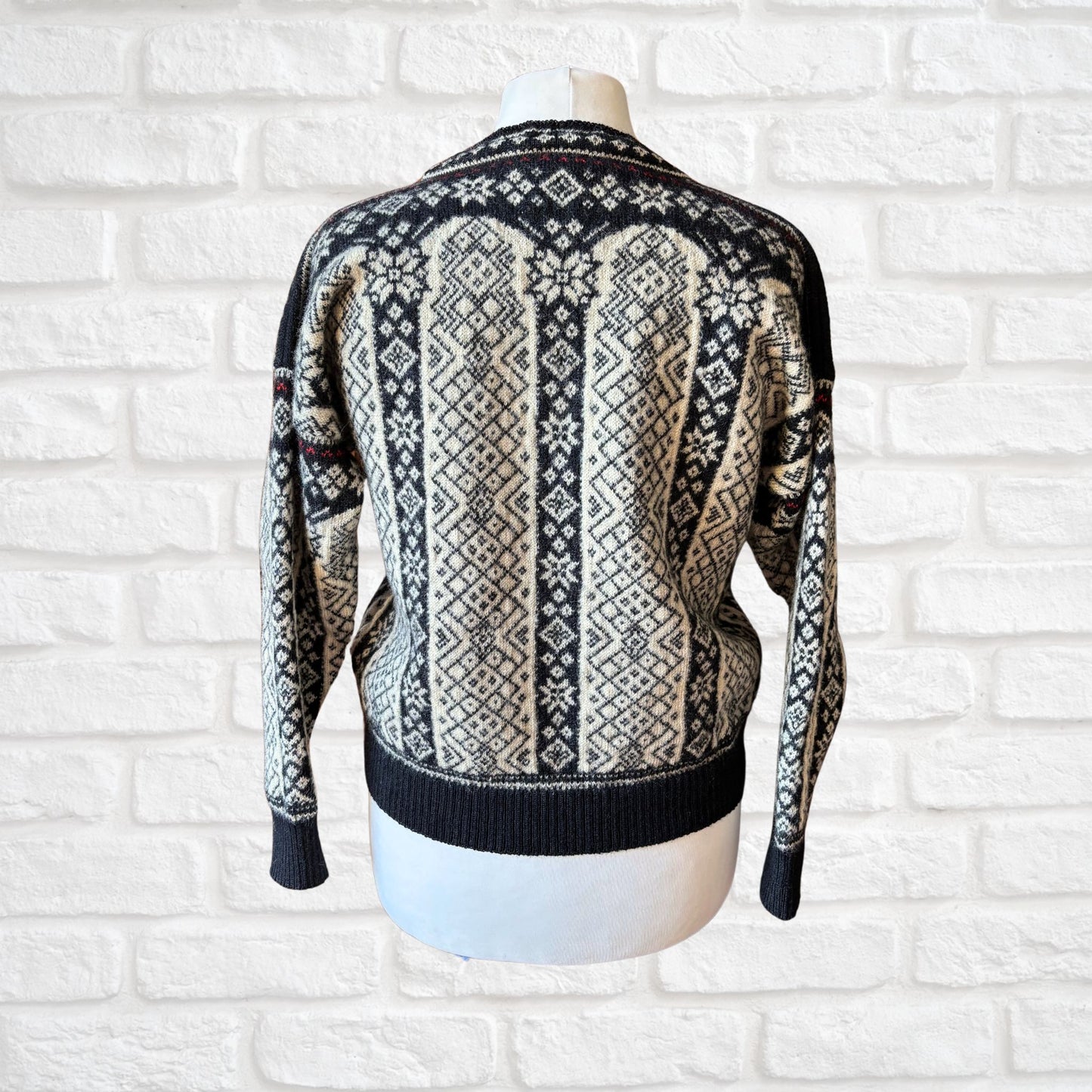 Vintage Black, Cream and Red Dale of Norway Wool Jumper. Approx UK size 14-18
