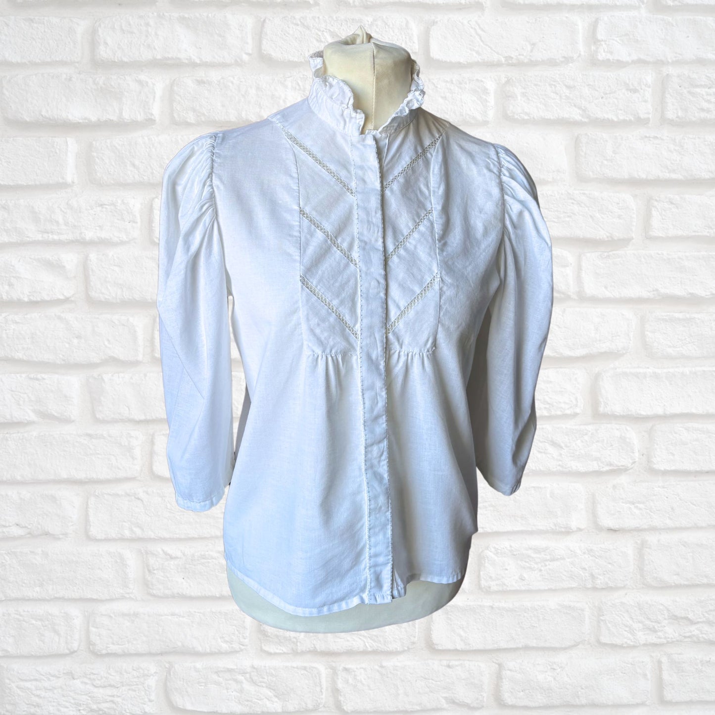 Vintage White Cotton Blouse with Frill Collar. Approx UK size 12-14