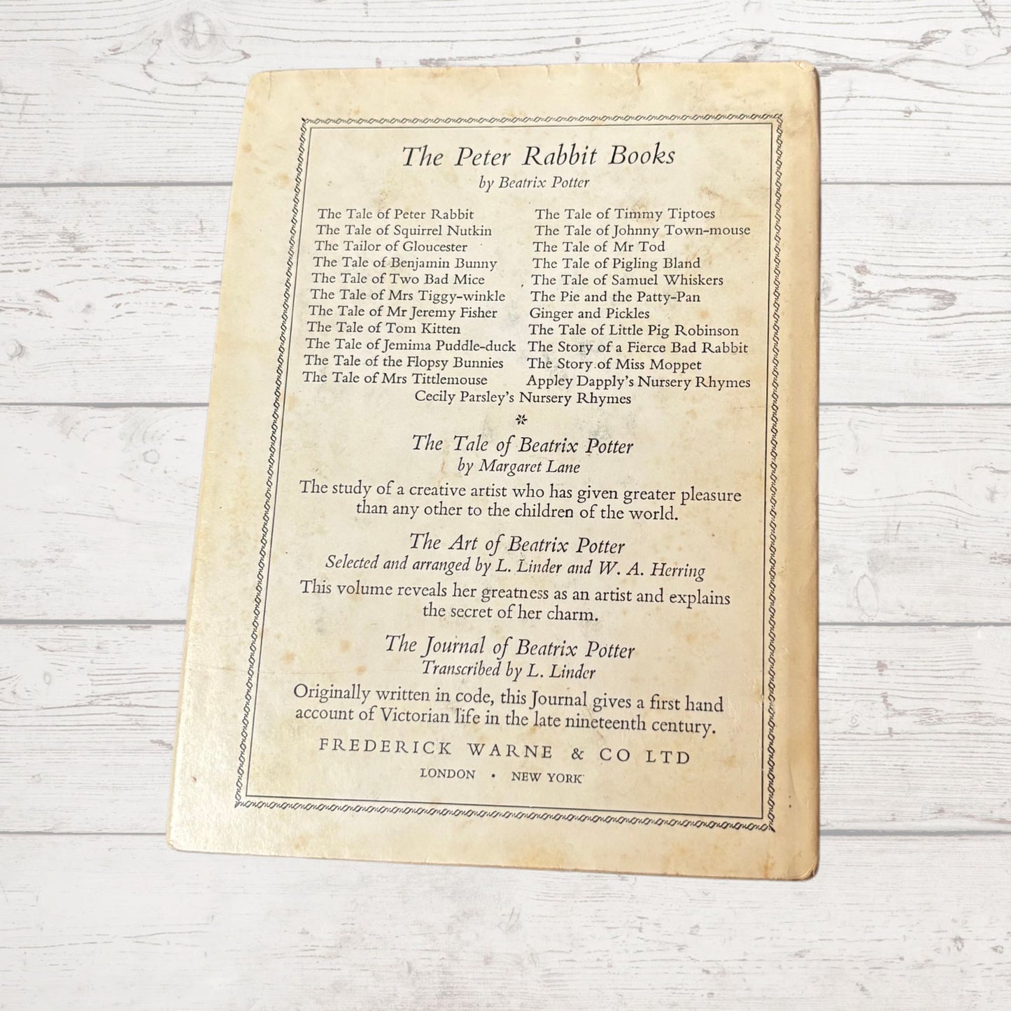 The Tale of Ginger and Pickles. Vintage Beatrix Potter book. 1971 edition