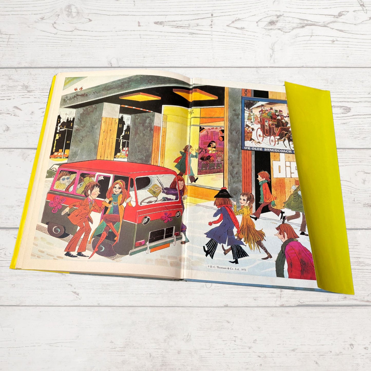 Vintage Diana Annual 1973, full of fiction, fashion, fun and nostalgia. Great gift idea