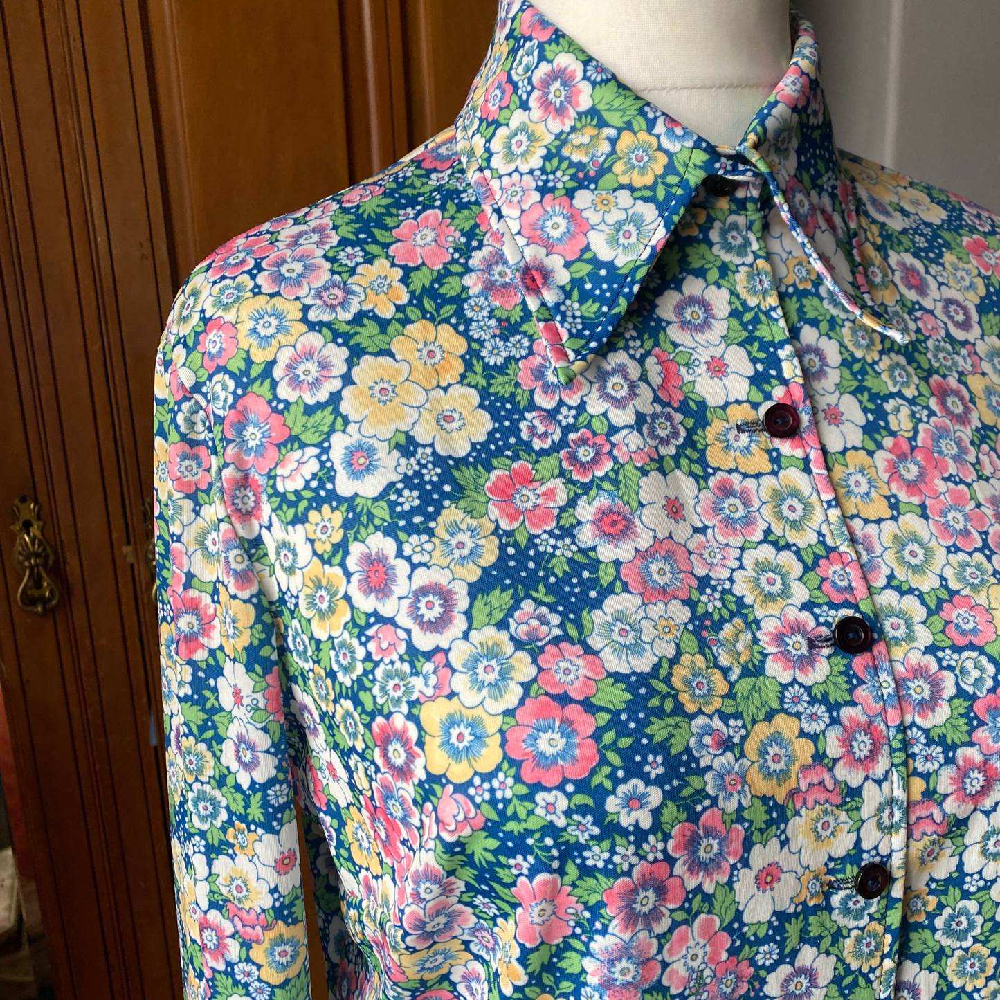 70s vintage dagger collar shirt - unique fashion statement