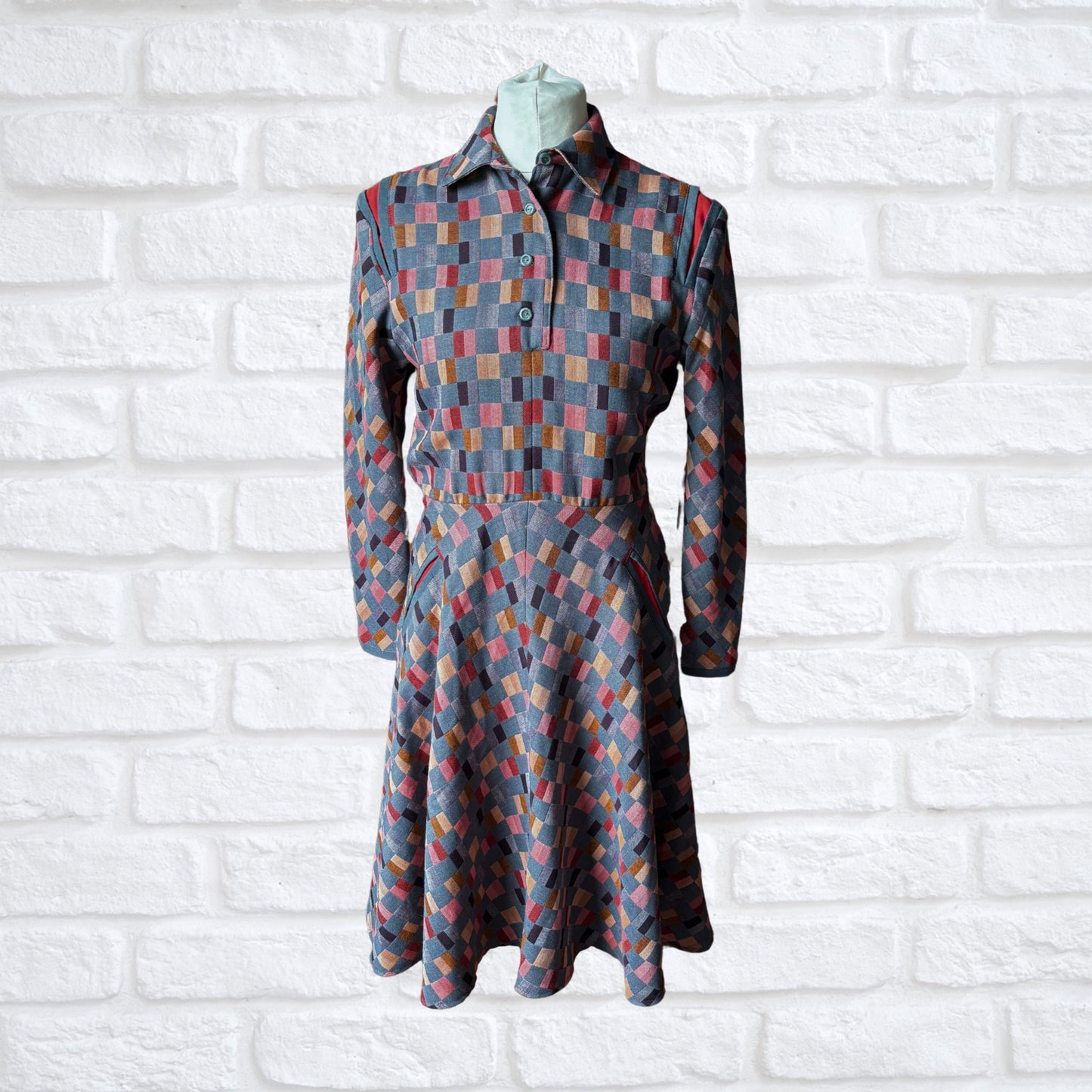 Timeless 80s Vintage Fit and Flare Checked Midi Dress. Approx UK size 12-14