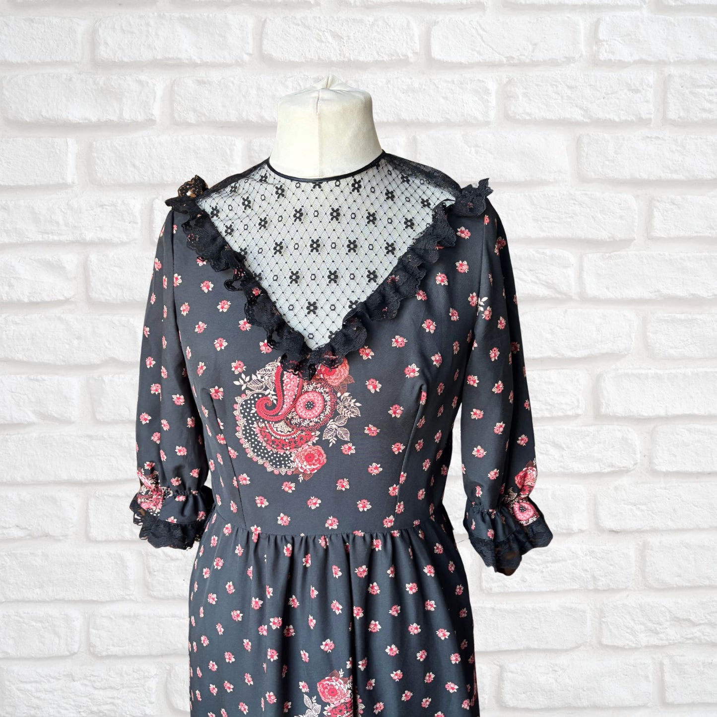 90s Dark Floral and Lace Maxi Vintage Dress. Approx UK size 12