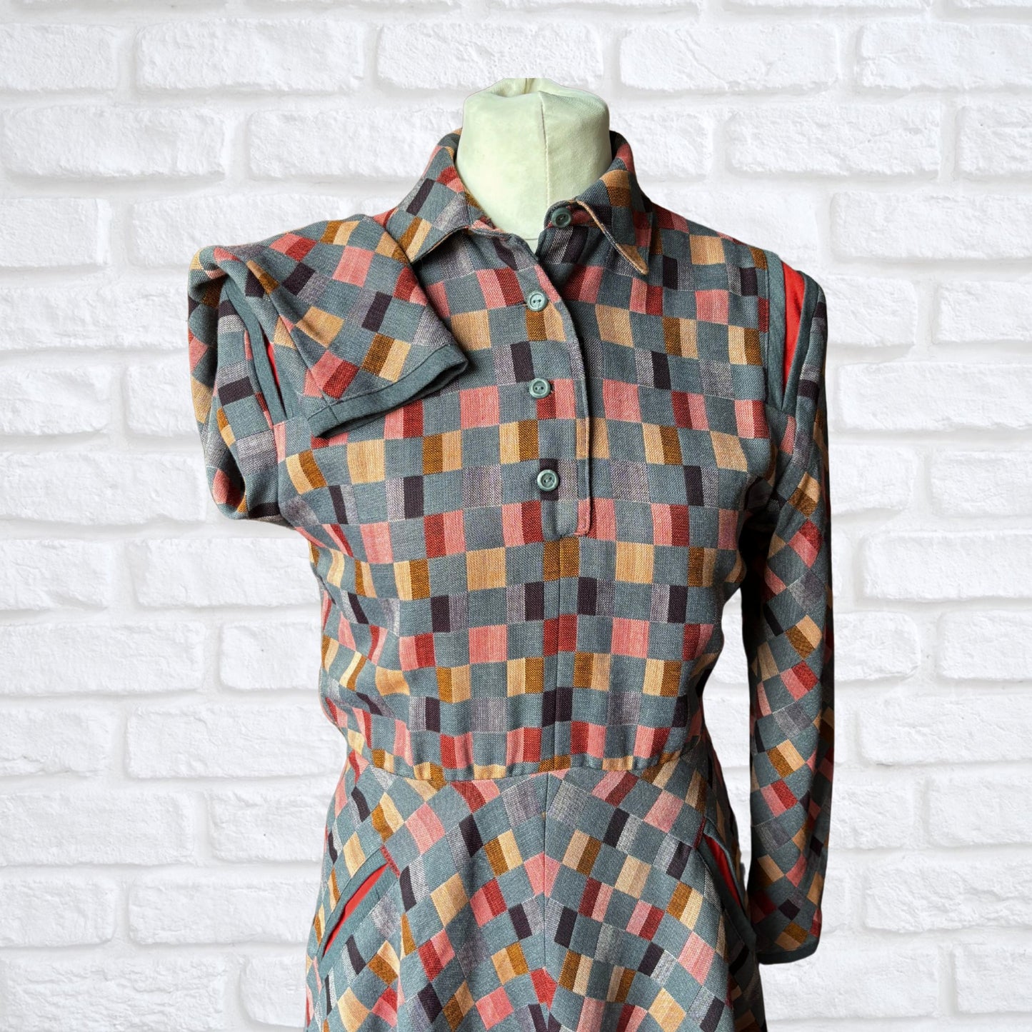 Timeless 80s Vintage Fit and Flare Checked Midi Dress. Approx UK size 12-14