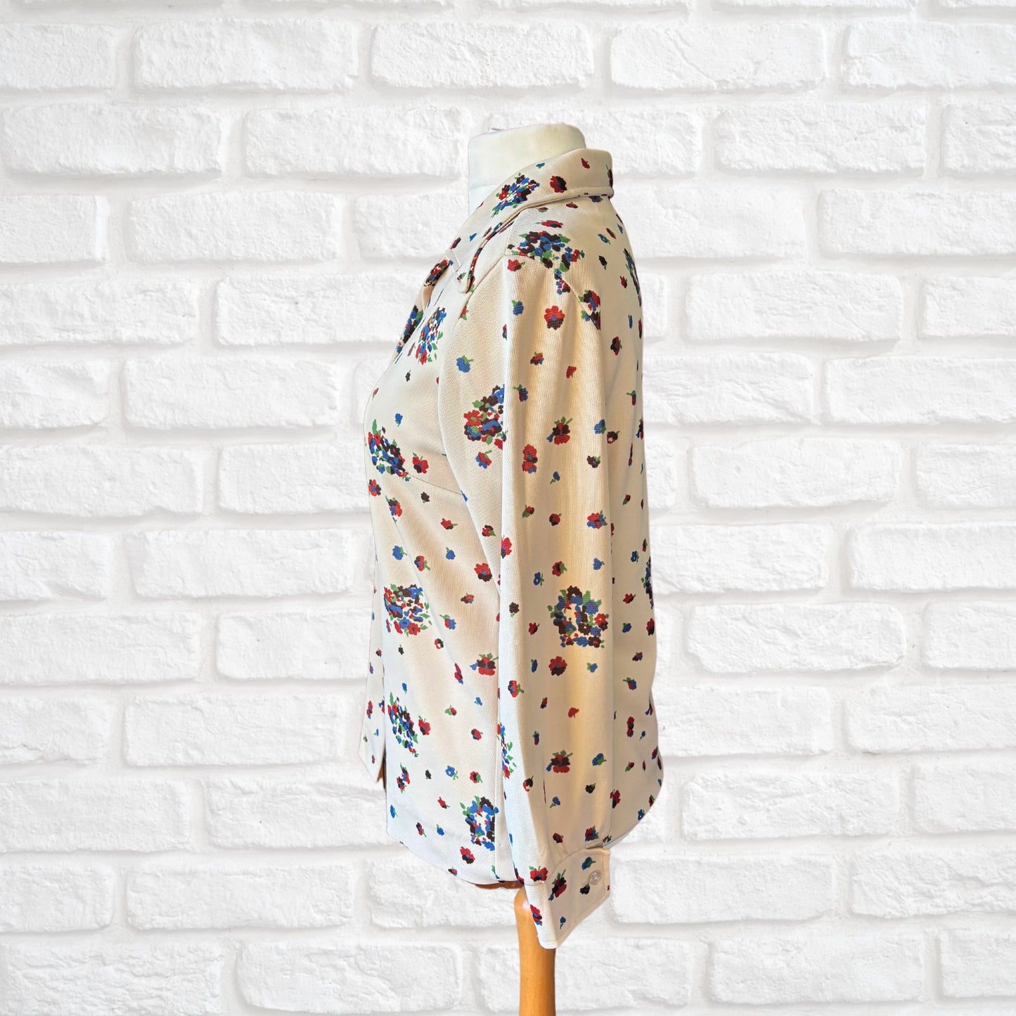 Vintage 1970s Cream Floral Dagger Collar Blouse by Hedy Knits of California .Approx UK size 14-16