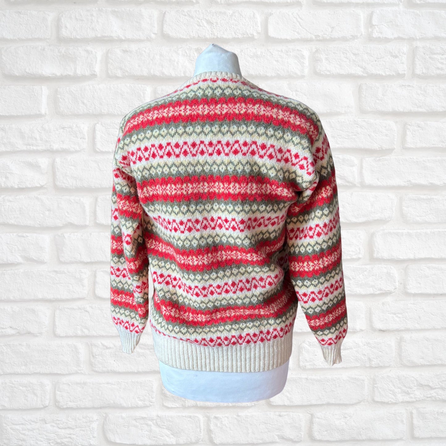 Vintage 80s Benetton Shetland Wool Jumper – Cream, red and green Fair Isle Knit. Approx UK size 10- 14