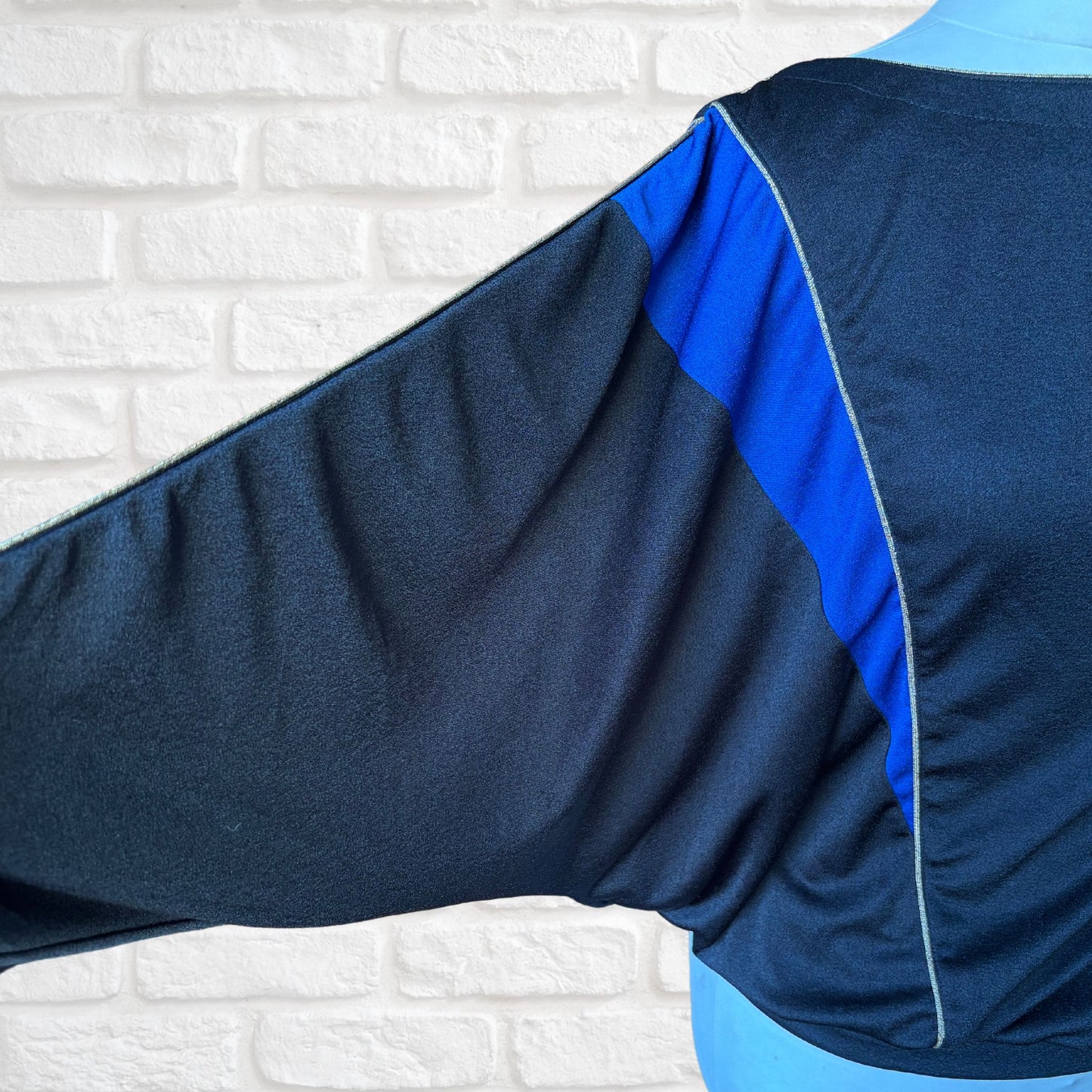 Vintage 80s Black Batwing Sleeved Top with Sparkly Gold Piping. Approx  UK size 12-14