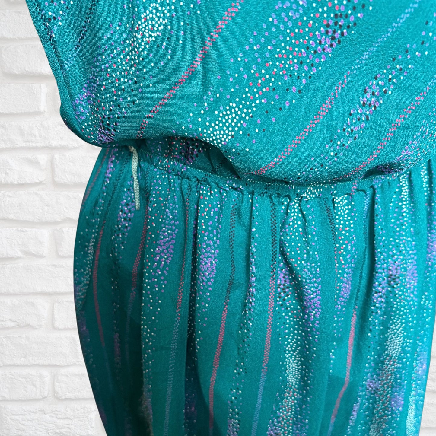 Green Polka Dot 70s Vintage Dress with Long Sleeves by Leslie Fay. Approx U.K. size 10-12