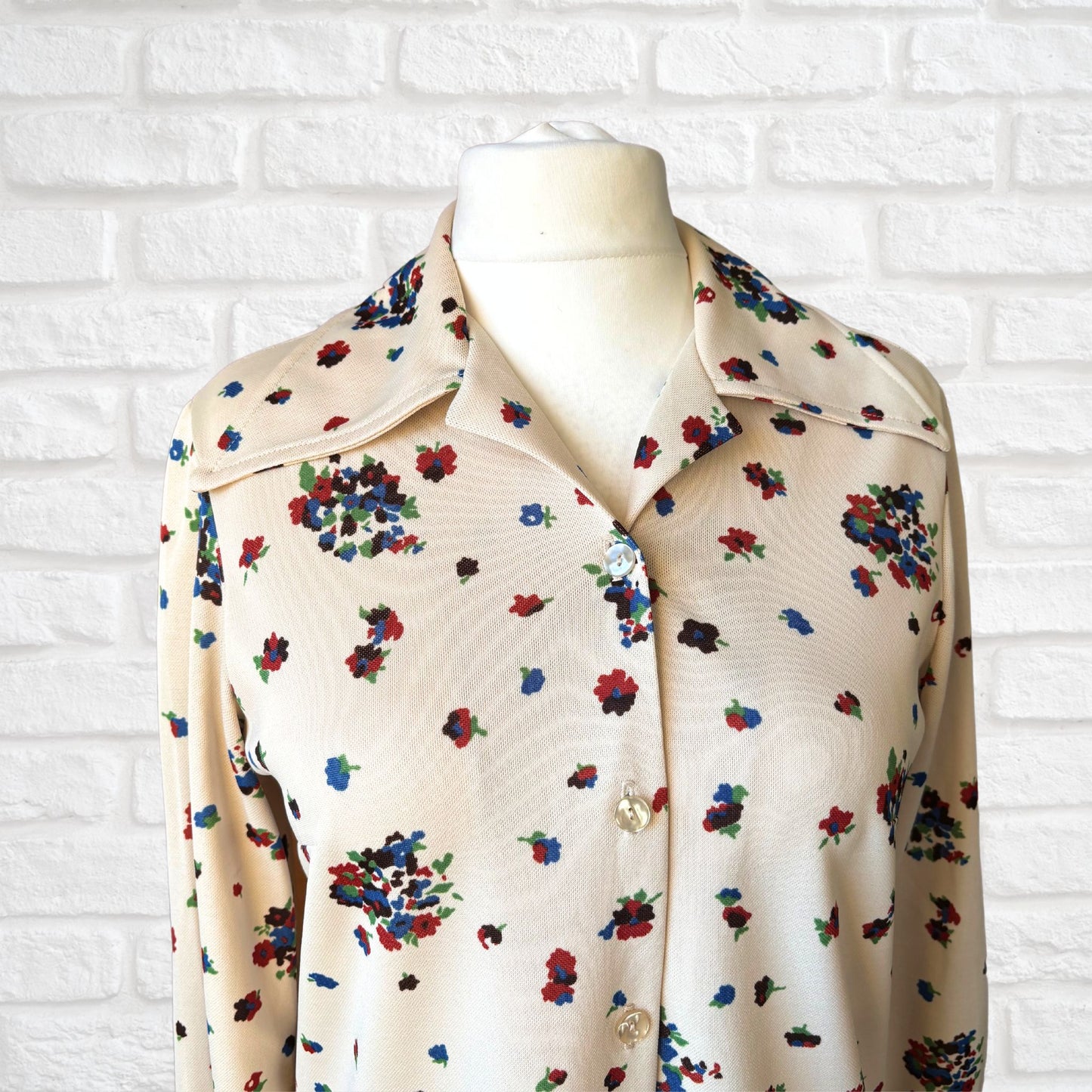 Vintage 1970s Cream Floral Dagger Collar Blouse by Hedy Knits of California .Approx UK size 14-16