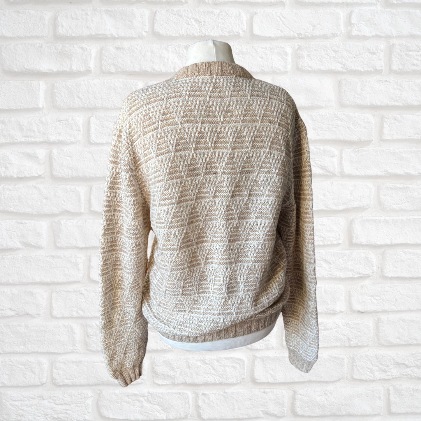Beige and White Chunky Crew Neck Vintage Jumper.Approx UK size 16-20