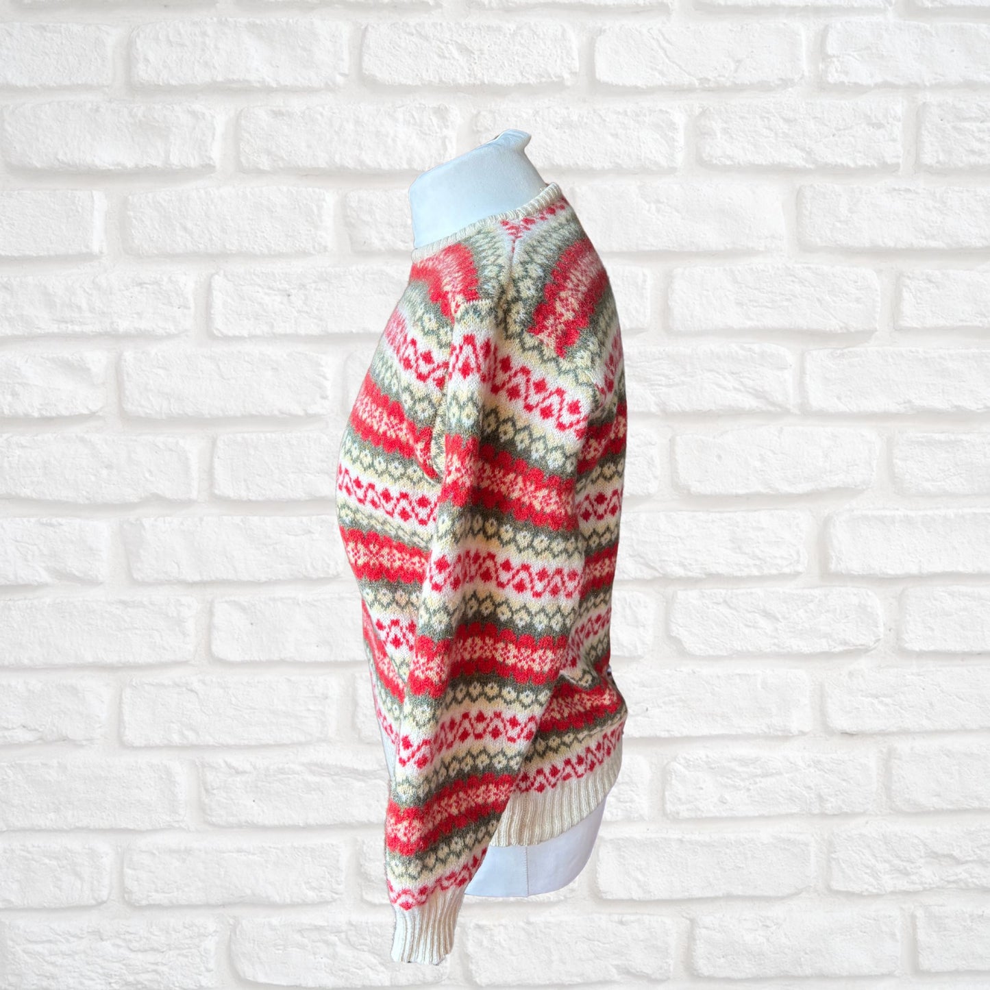 Vintage 80s Benetton Shetland Wool Jumper – Cream, red and green Fair Isle Knit. Approx UK size 10- 14