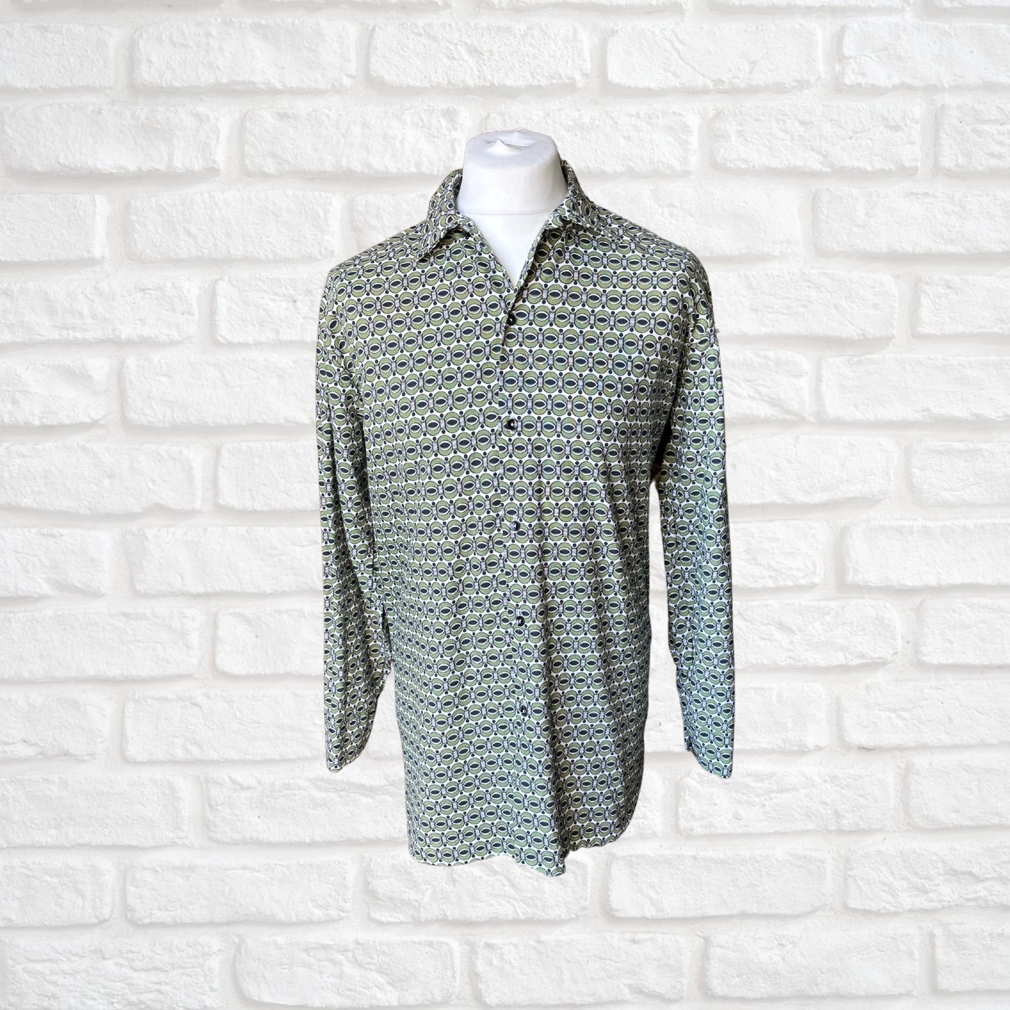 1970s Green, Black and White Geometric Print Cotton Vintage Shirt. Approx UK size L-XL (men  ) 18-20( women)