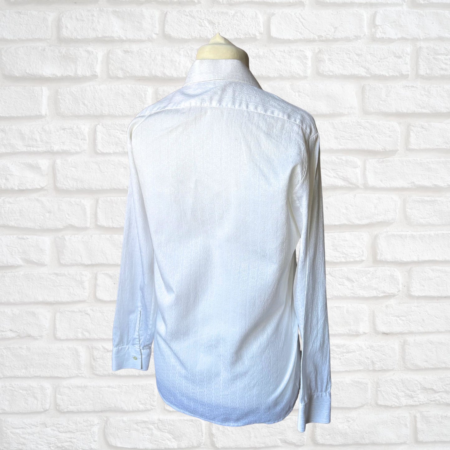 70s White Long Sleeved Cotton Vintage Shirt. Approx UK size M (men) 12 -14 (women)