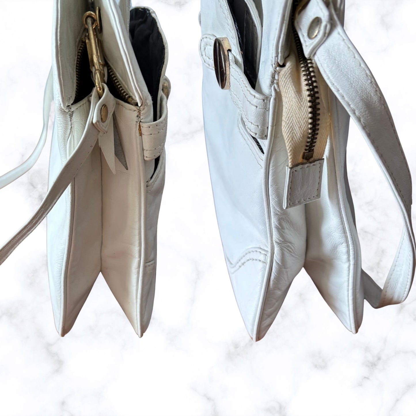 White Leather 70s Vintage Shoulder and top handle Bag by Sandix. Stylish and Secure