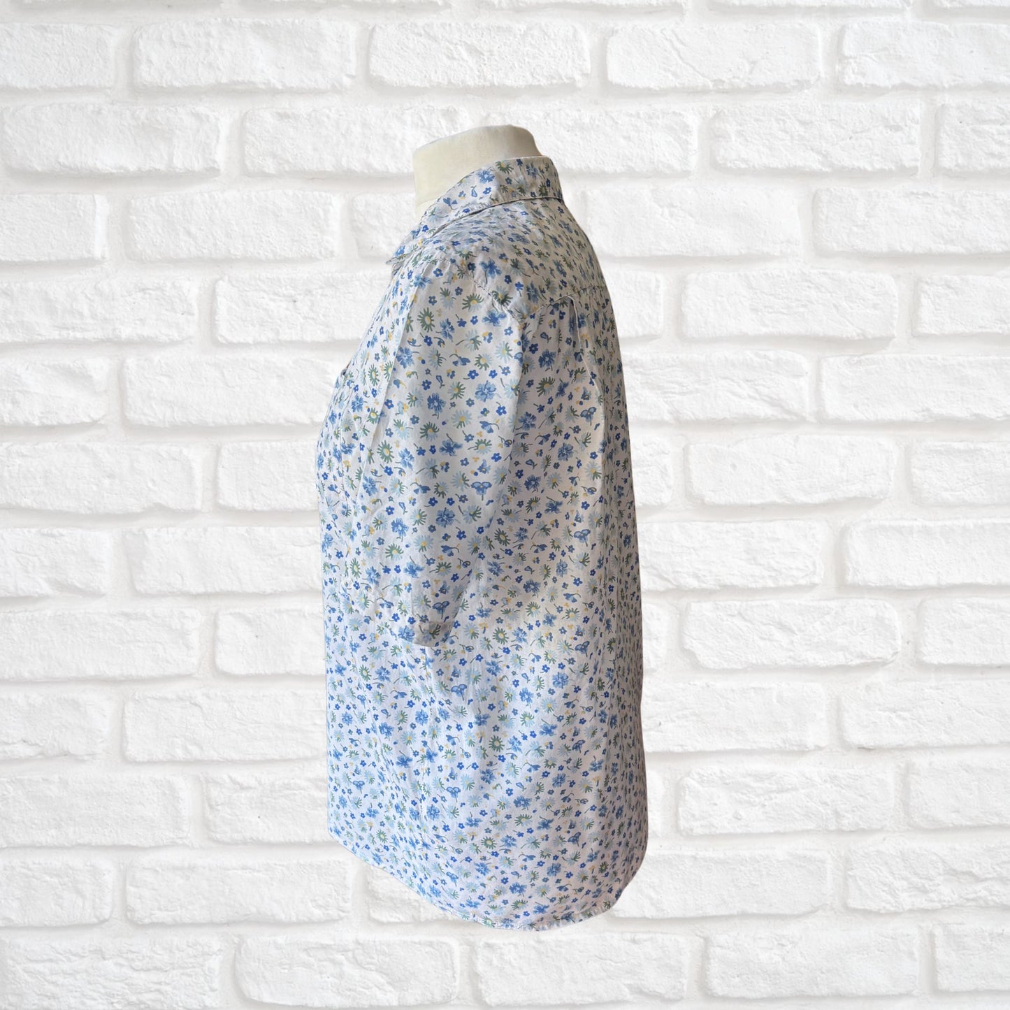 Vintage White and Blue Floral Cotton Blend Shirt . Approx UK size 14-16