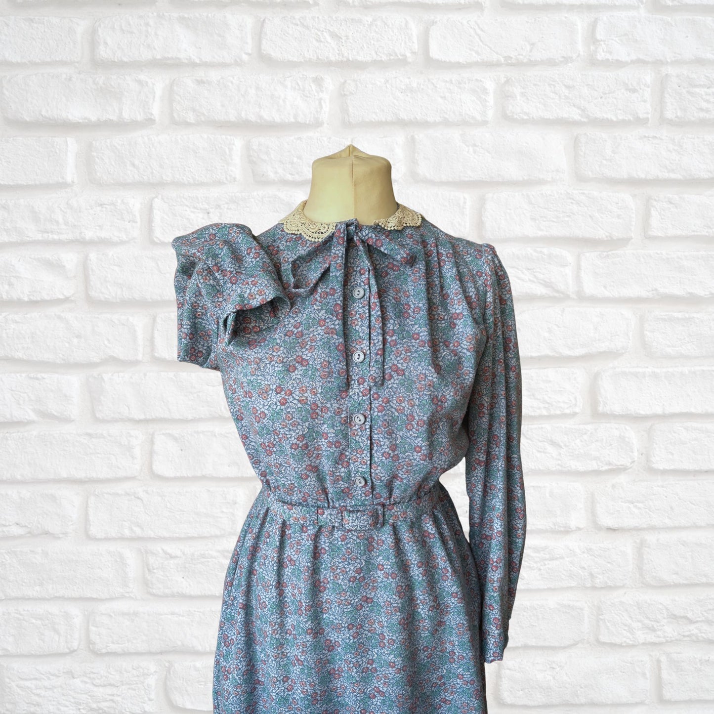 Vintage 80s Blue Floral Prairie Midi Dress with Cream Lace Collar. Approx UK size 12-14