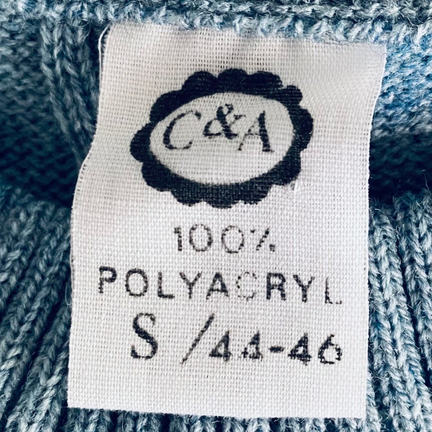 Vintage blue ribbed cable knit crew neck sweater. Approx UK size 12-14(w) sml to med (m)