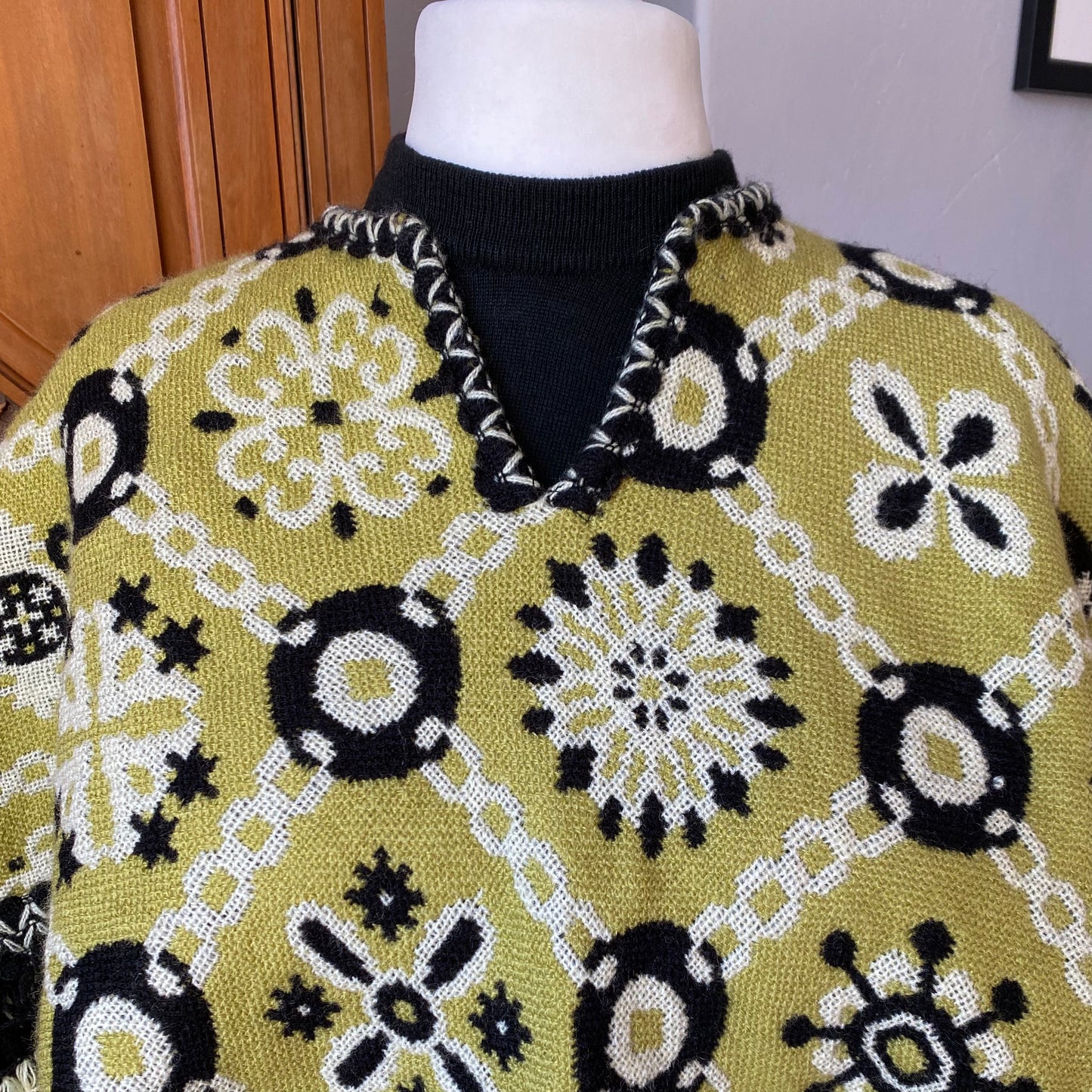 70s green and black reversible fringed poncho/cape. Approx U.K. size 10 -16