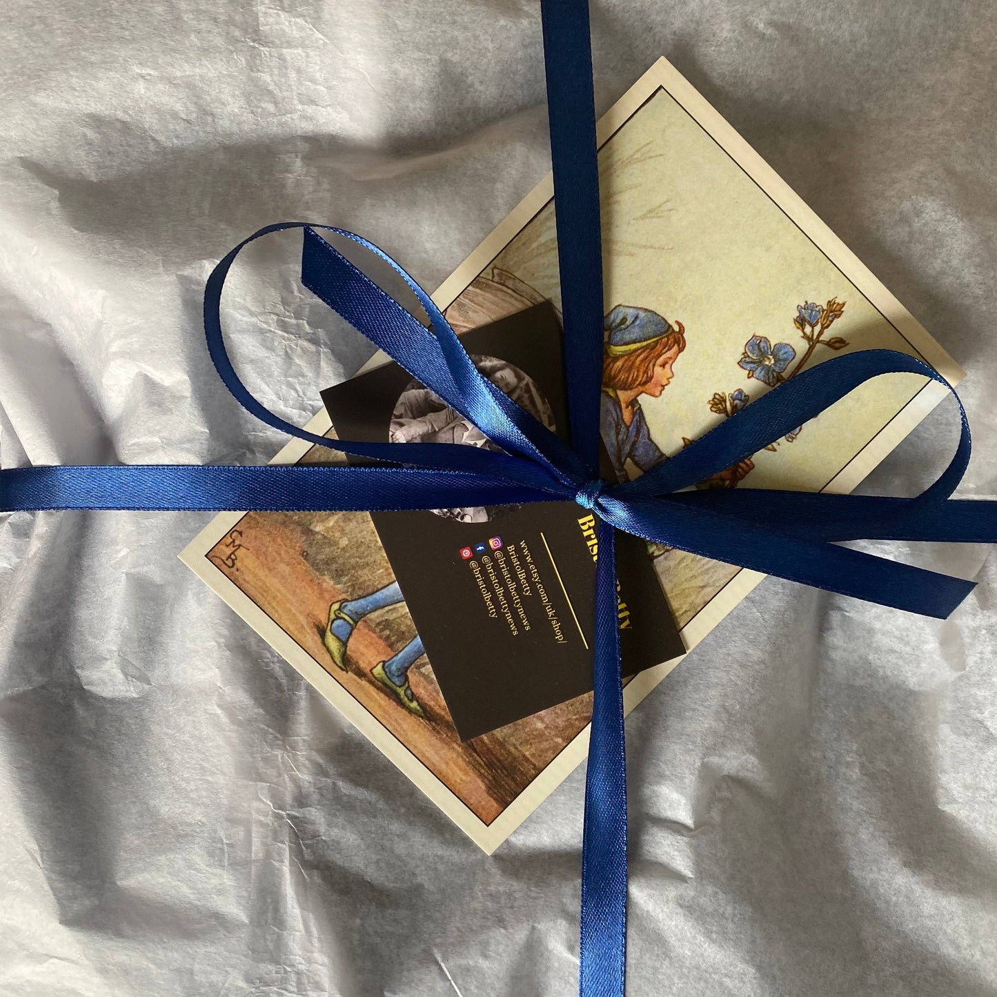 70s cream, red and blue geometric print shirt. Approx UK size 16-22 (w) L-XL (m)