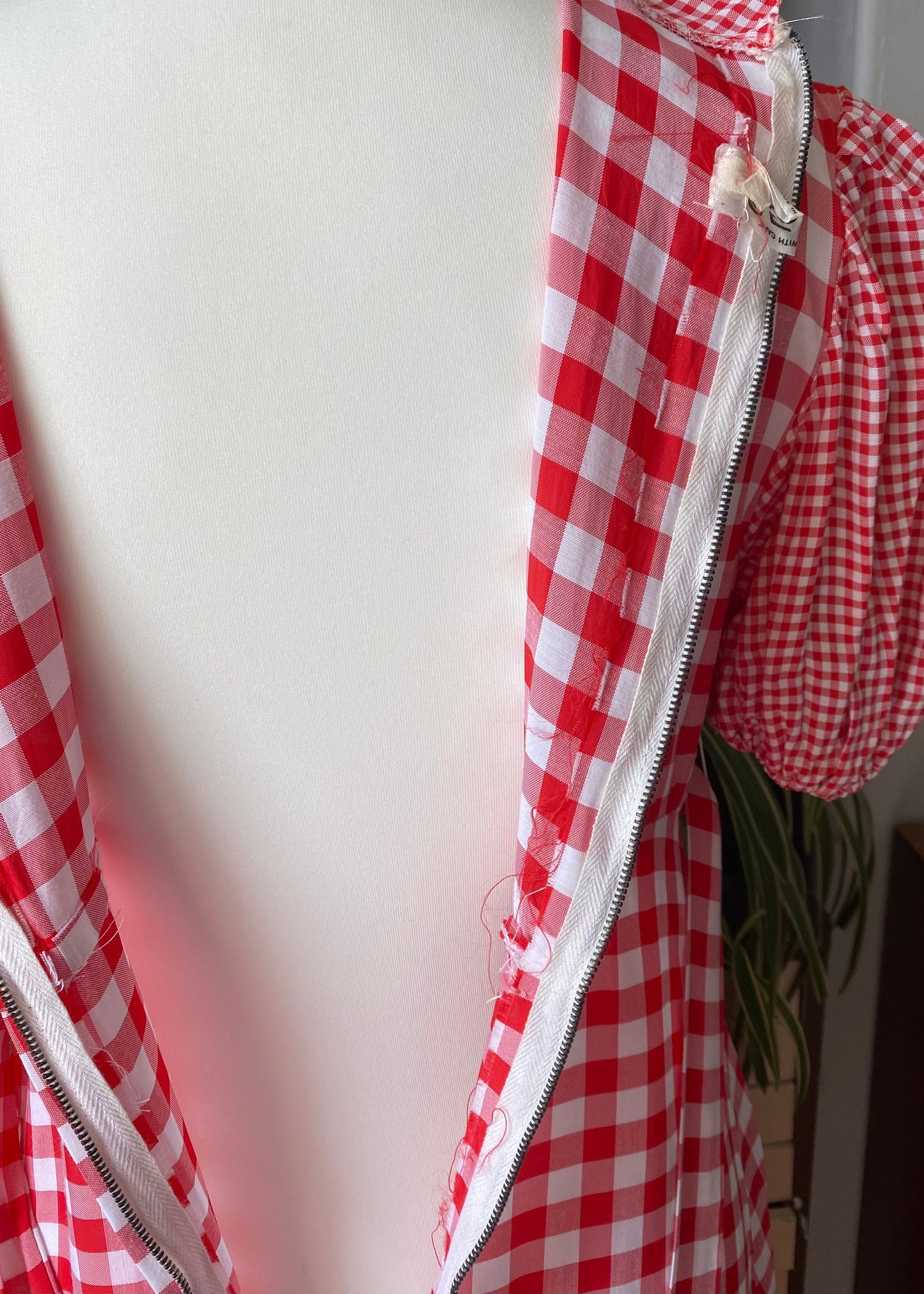 70s red and white gingham, puffed sleeved maxi dress. Approx U.K. size 8