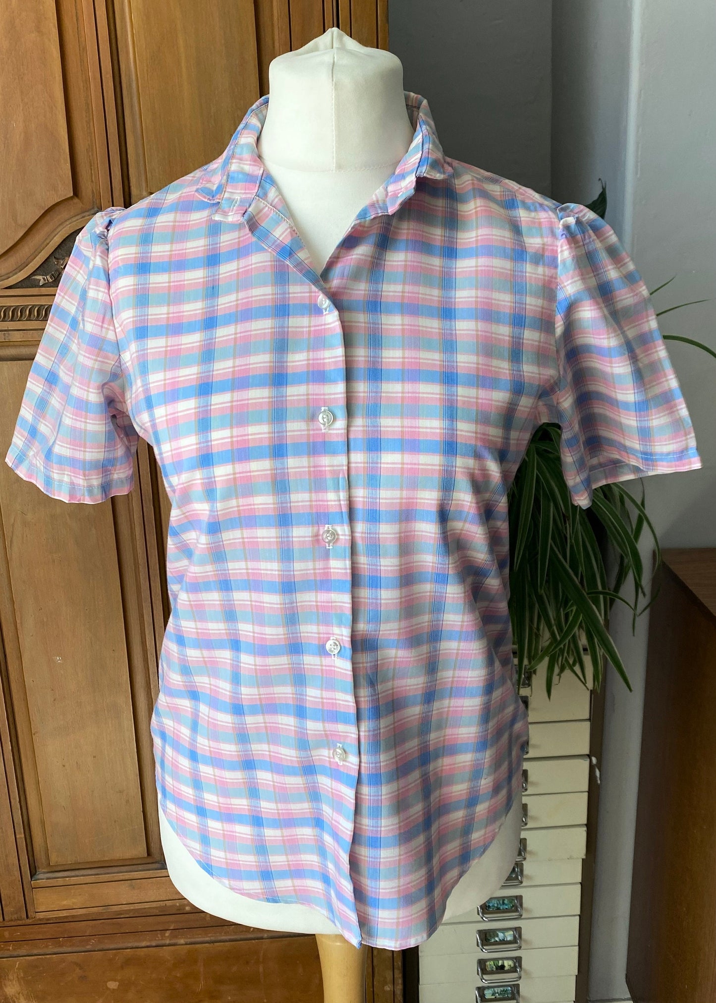 80s pink, white and blue checked blouse with Peter Pan collar. Approx U.K. size 12-14