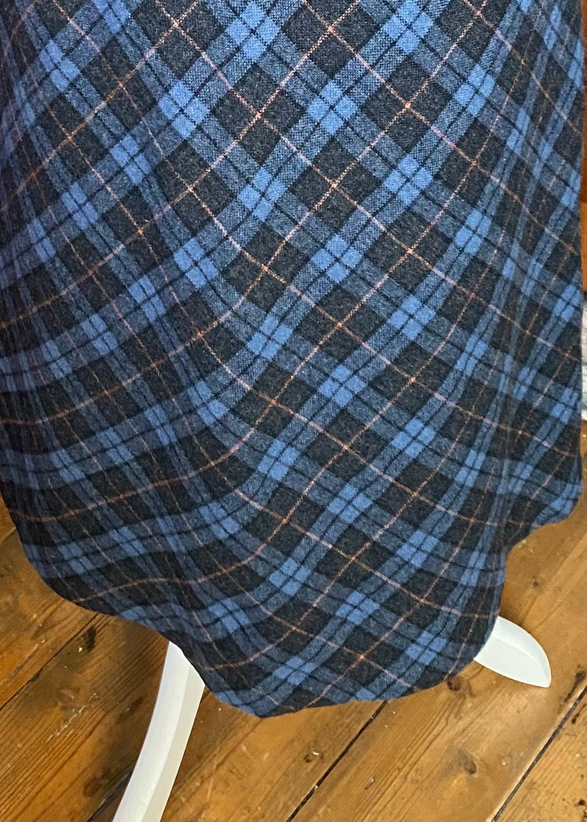 90s blue tartan/ plaid wool blend fully lined maxi skirt. Approx  U.K. size 12-14