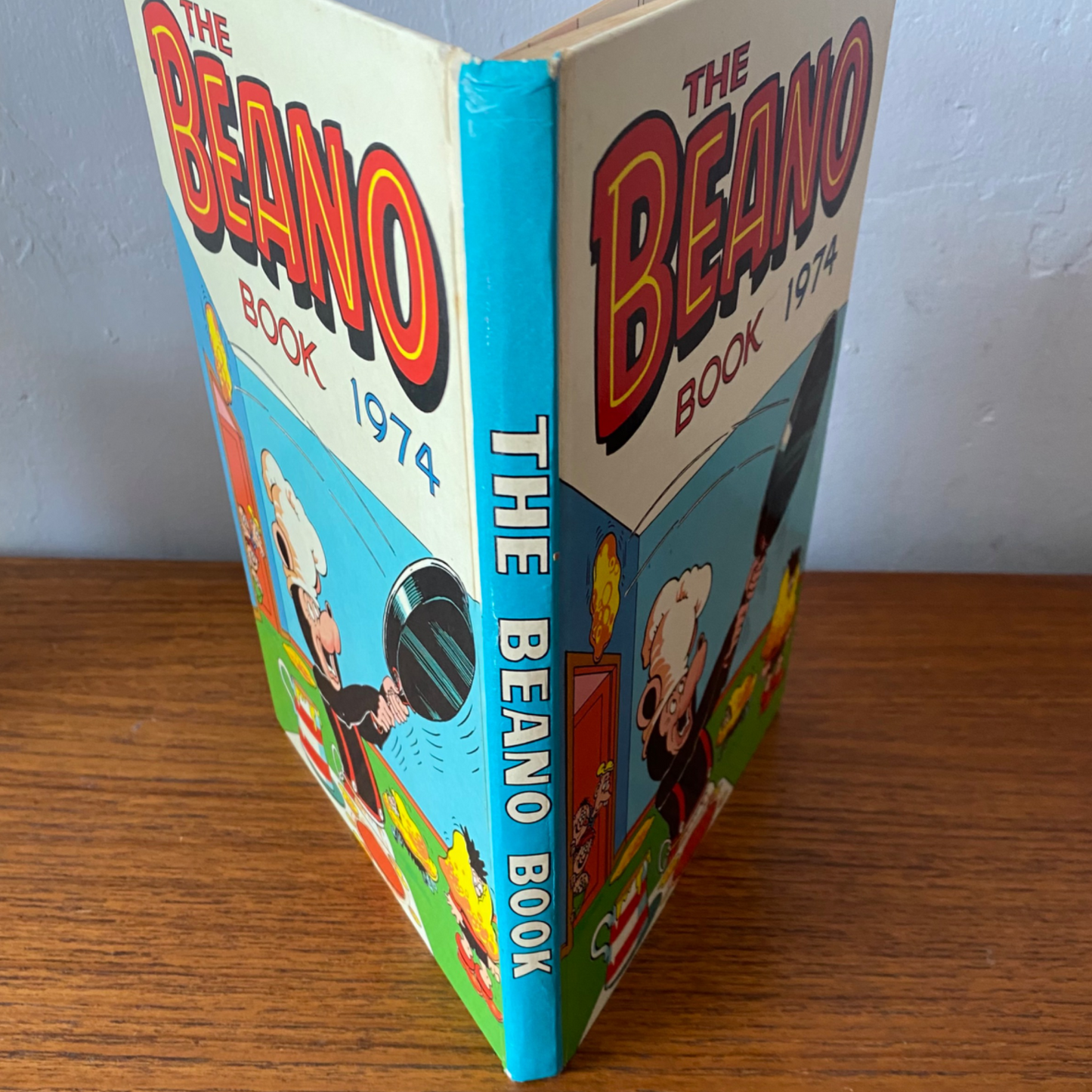 Vintage Beano Annual 1974  . Great nostalgic gift idea