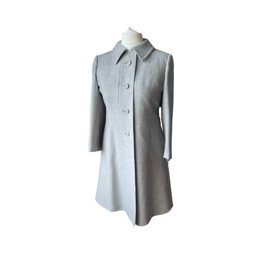 Grey wool 70s vintage coat - Front view of long-sleeved grey wool coat with panelled front and cute pointed collar