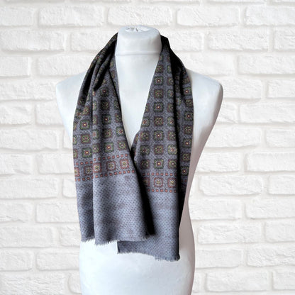 1960s Mod Style Wool and Silk Men’s Grey Geometric Print Vintage Scarf with Fringing