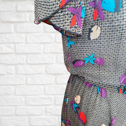 Vintage botanical print dress with flutter sleeves and pussy bow collar . Approx  U.K size 10-12