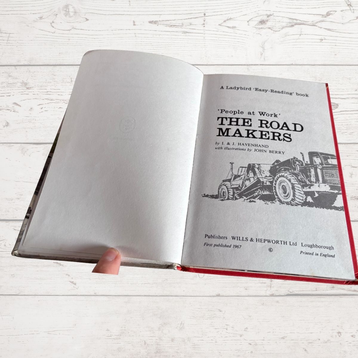 Vintage 1970s Ladybird People at Work Book. The Road Makers. Easy Reading. Series 606B