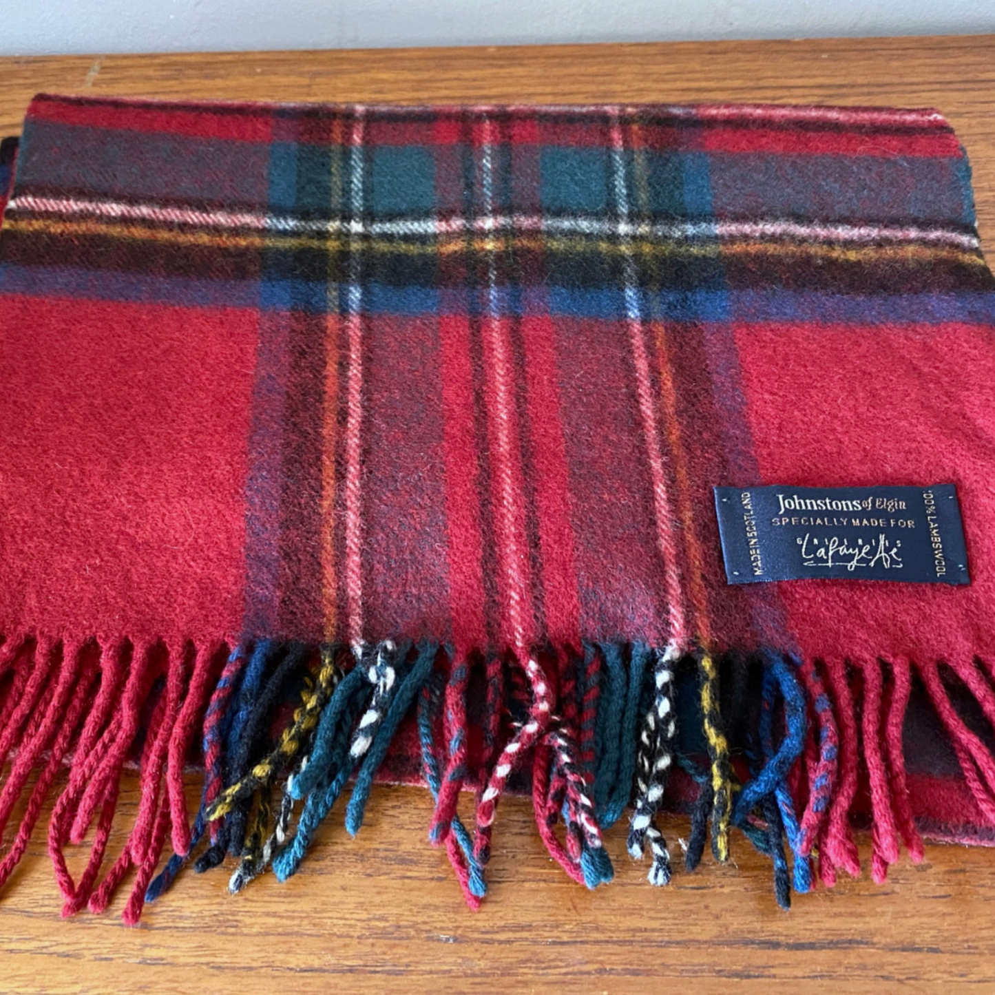 Scottish plaid scarf with fringing - A touch of heritage and style