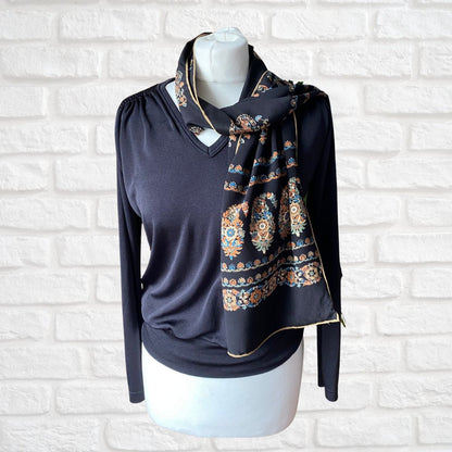 Vintage Black V Neck Long Sleeved Top. Approx UK size 10 -14