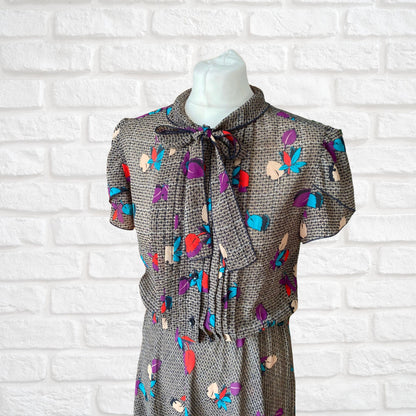 Vintage botanical print dress with flutter sleeves and pussy bow collar . Approx  U.K size 10-12