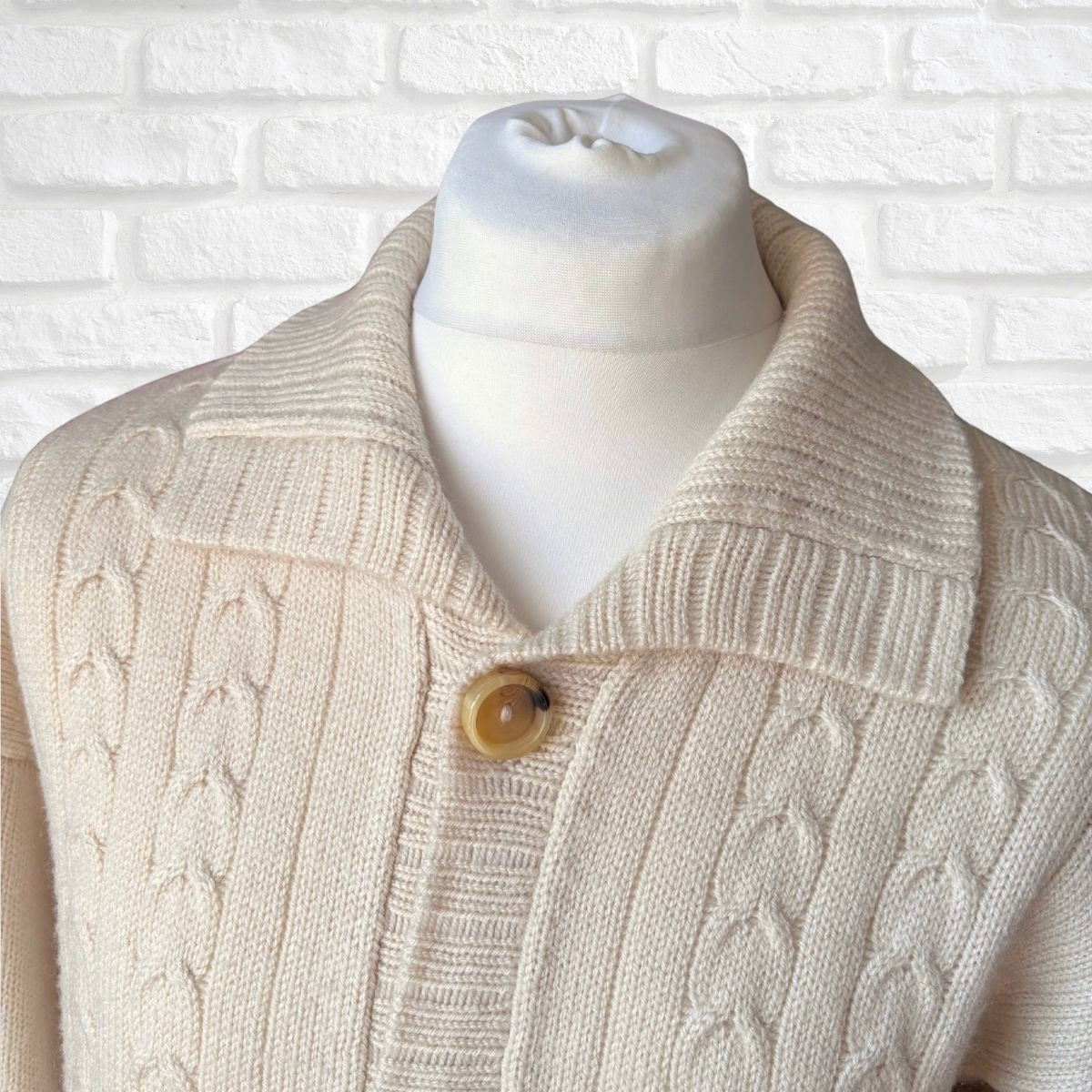 Cream wool vintage cardigan collar close up 