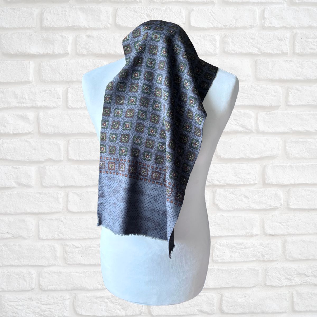 1960s Mod Style Wool and Silk Men’s Grey Geometric Print Vintage Scarf with Fringing