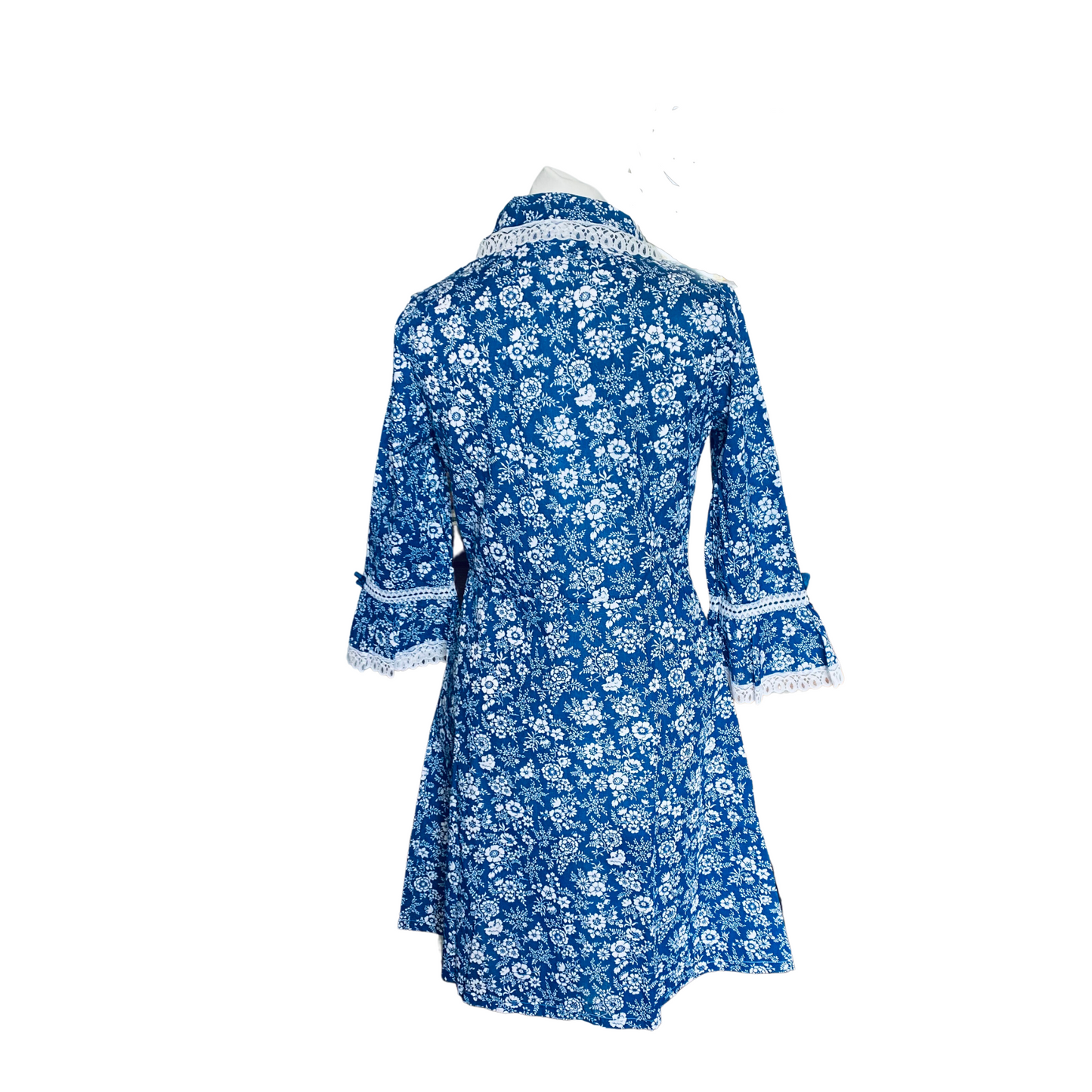 60s/70s blue and white floral mini prairie dress with white  lace trim. Approx UK. size 8-10